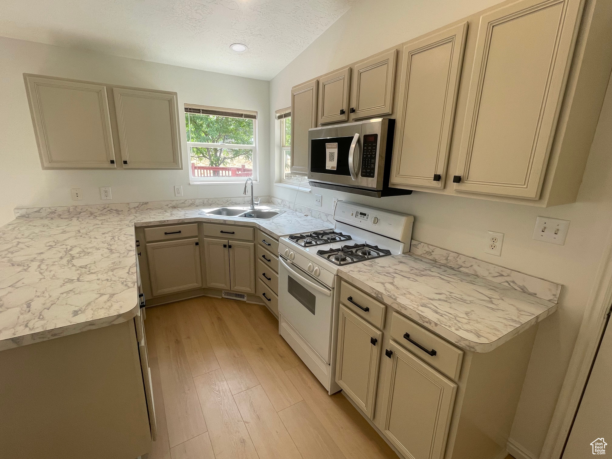 300 E MAGELLAN LN