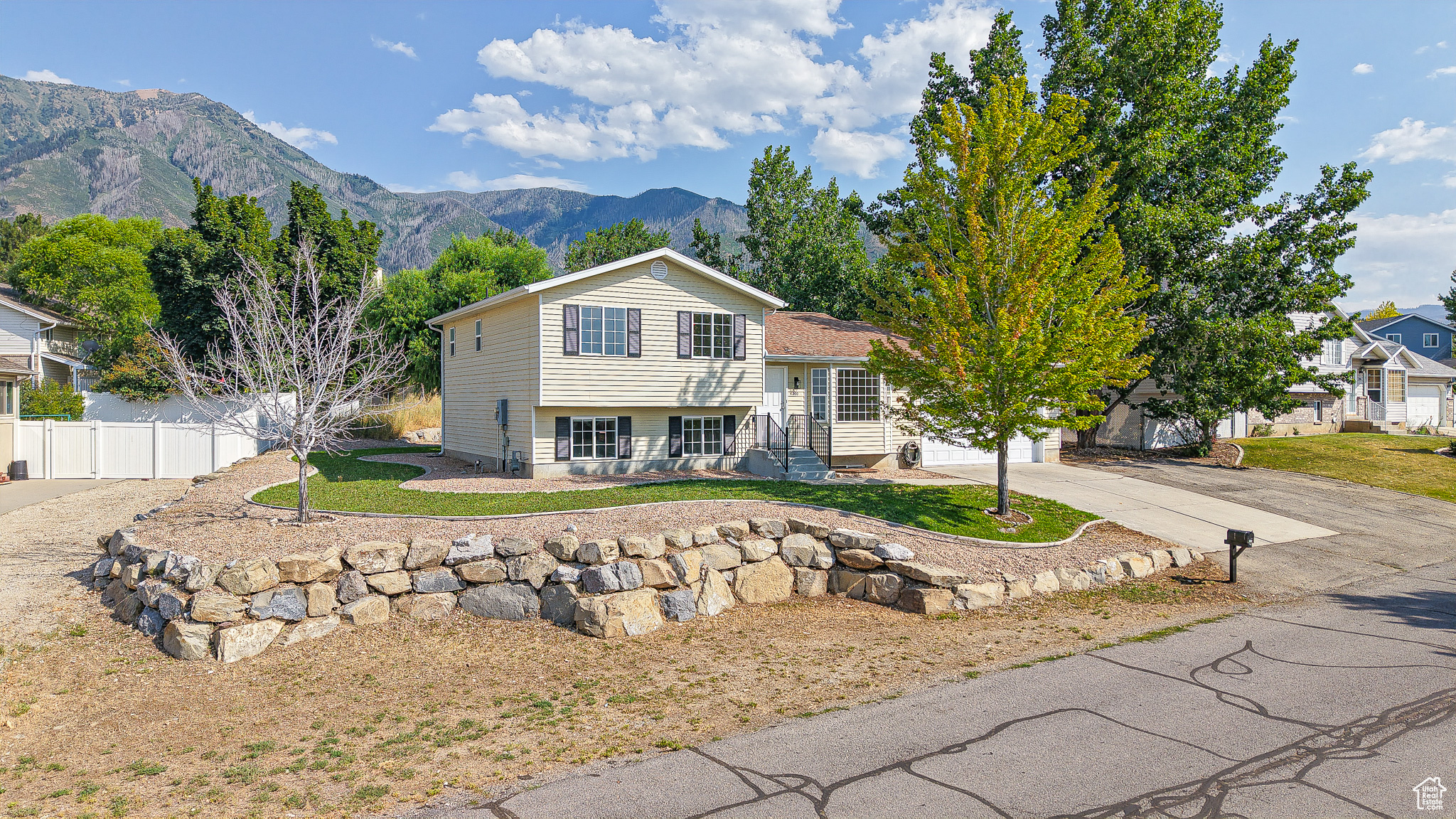 300 E MAGELLAN LN
