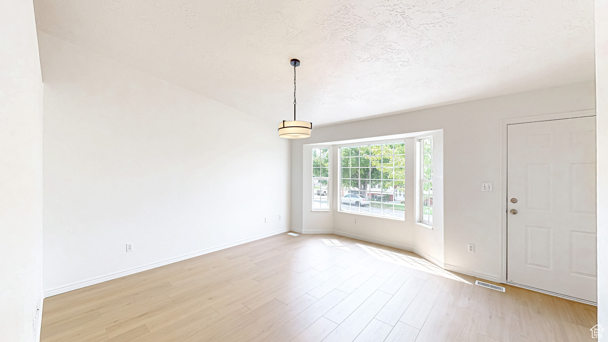 300 E MAGELLAN LN