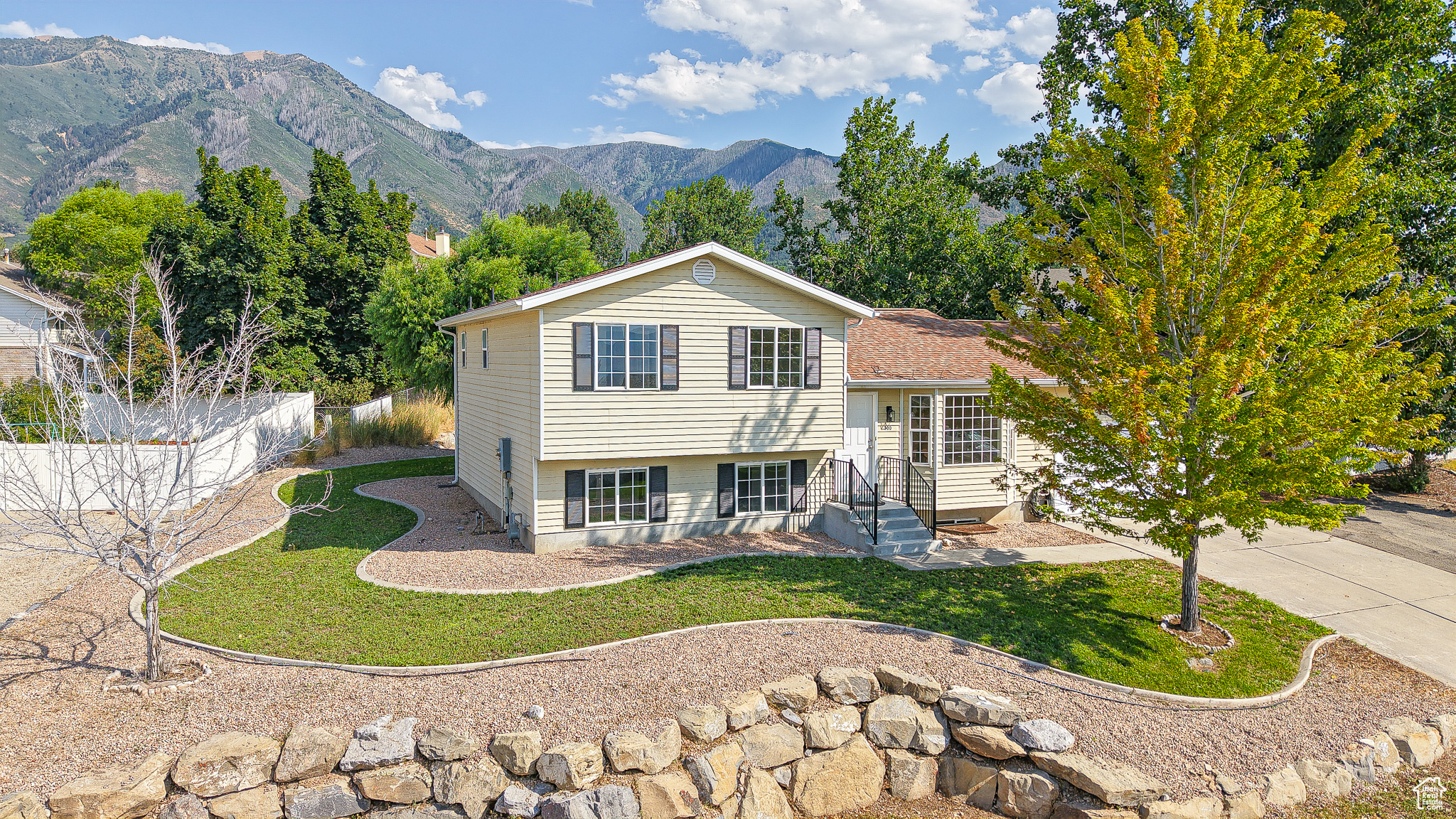 300 E MAGELLAN LN