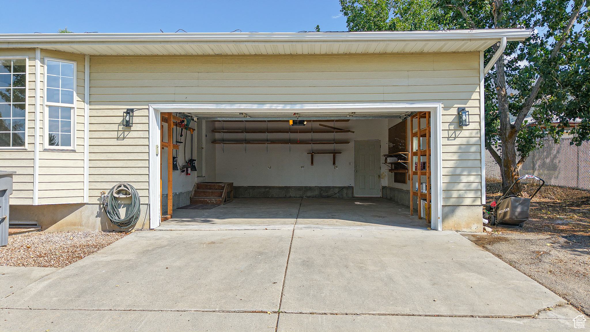 300 E MAGELLAN LN