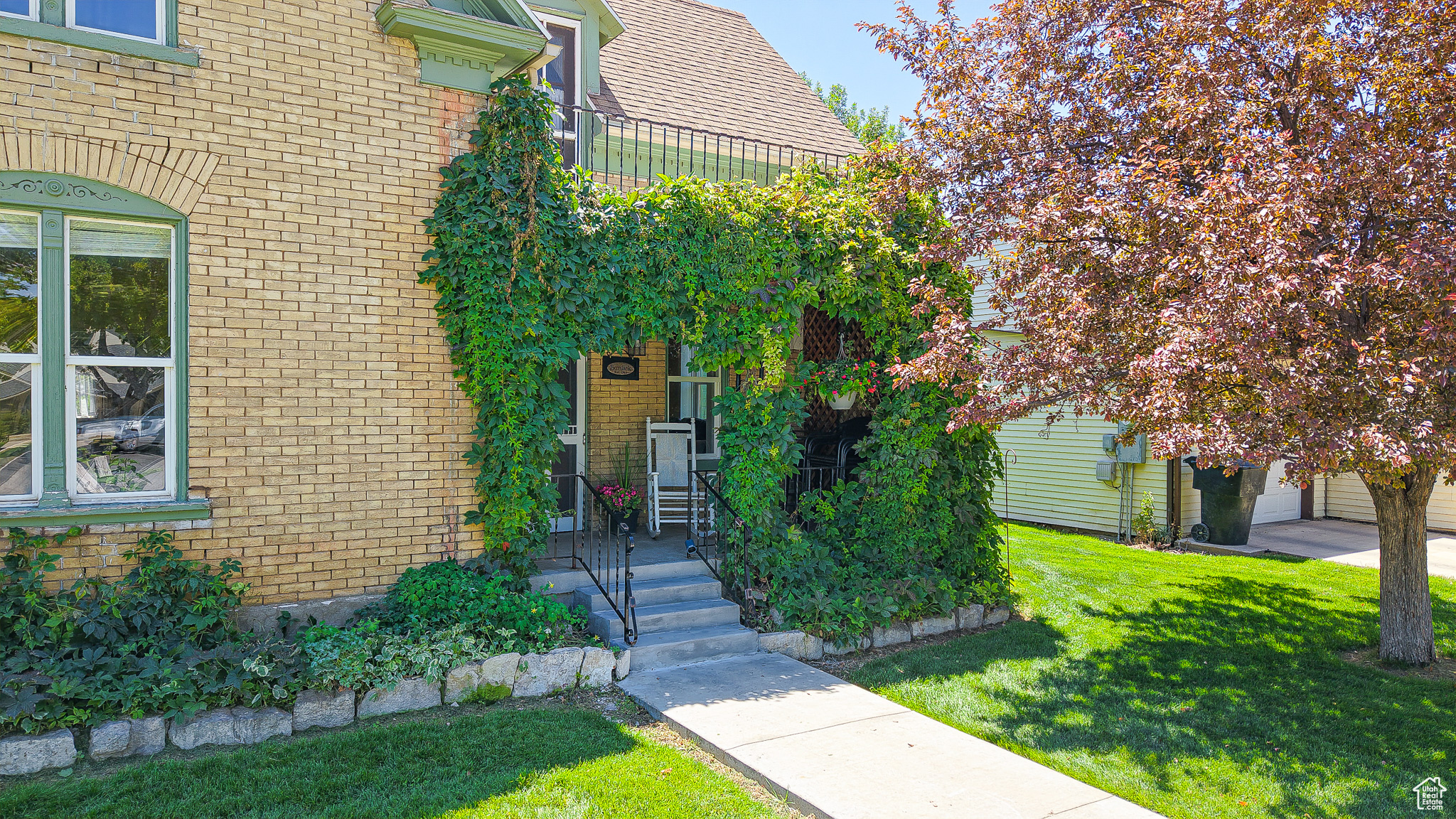 161 W CENTER ST