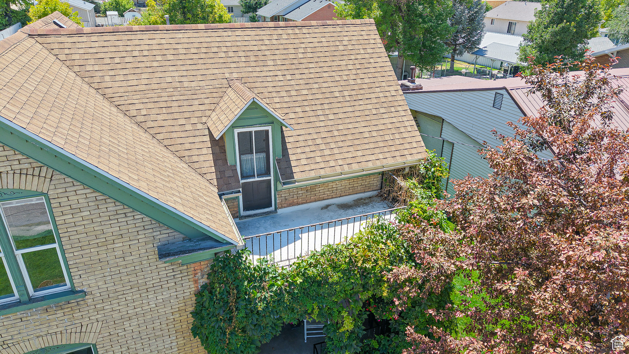 161 W CENTER ST