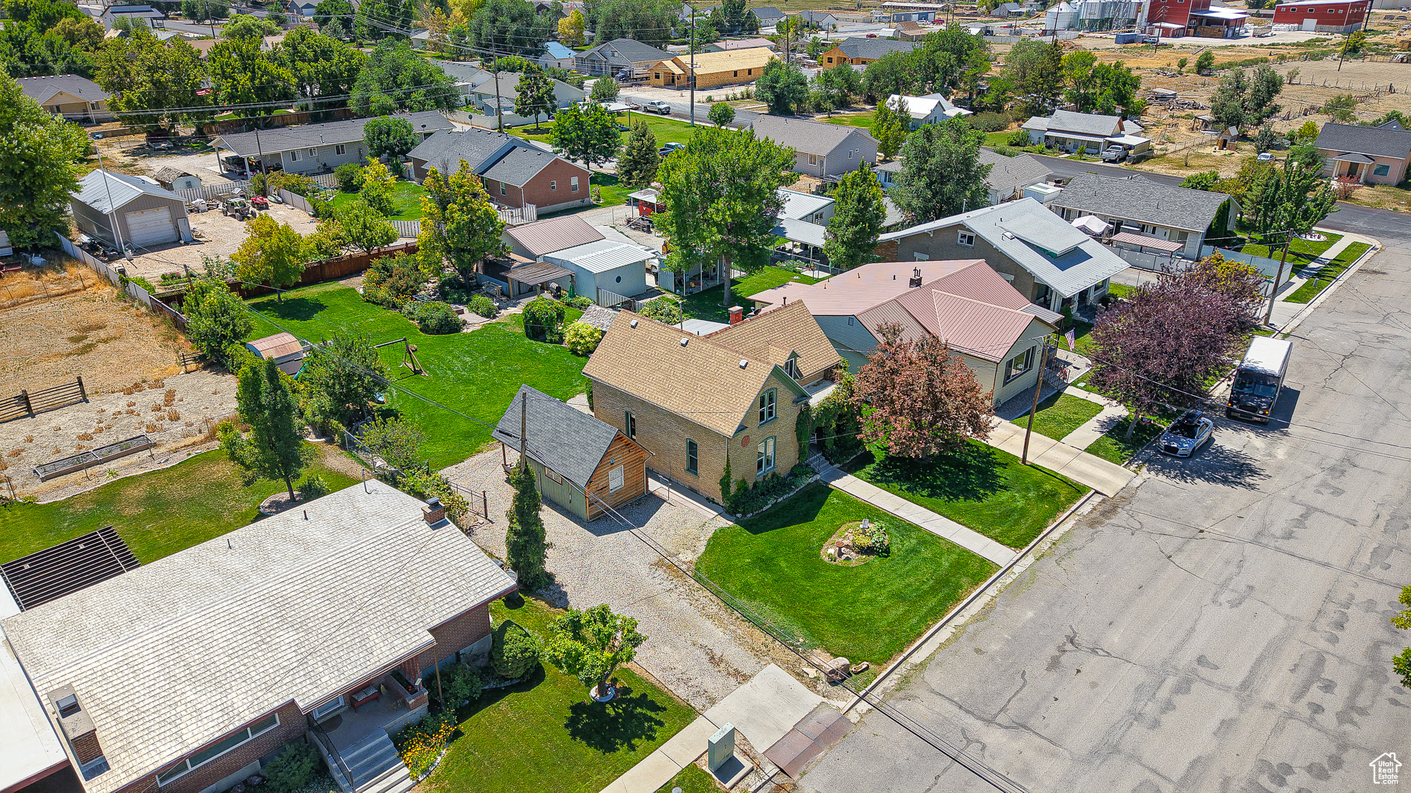 161 W CENTER ST