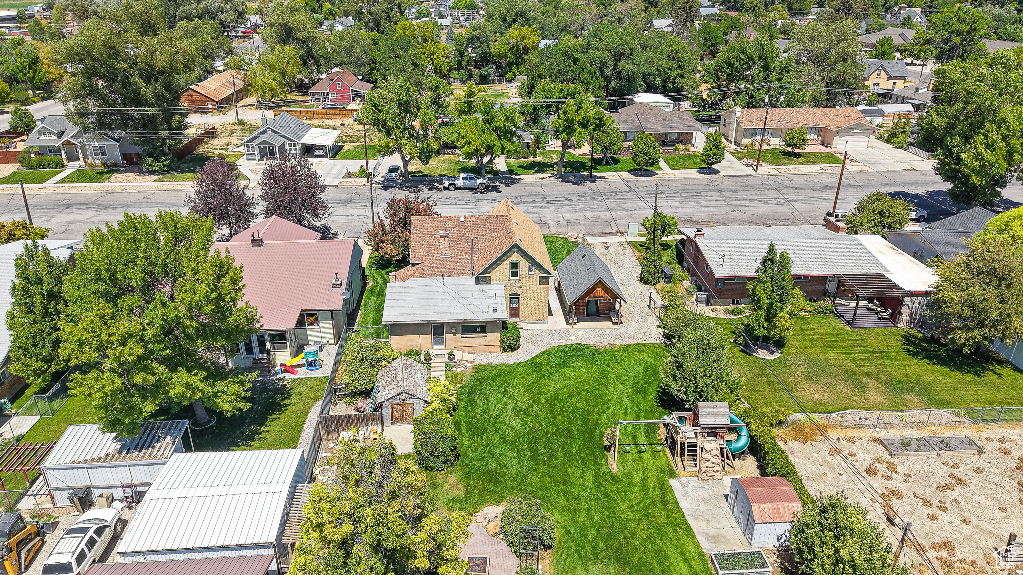 161 W CENTER ST