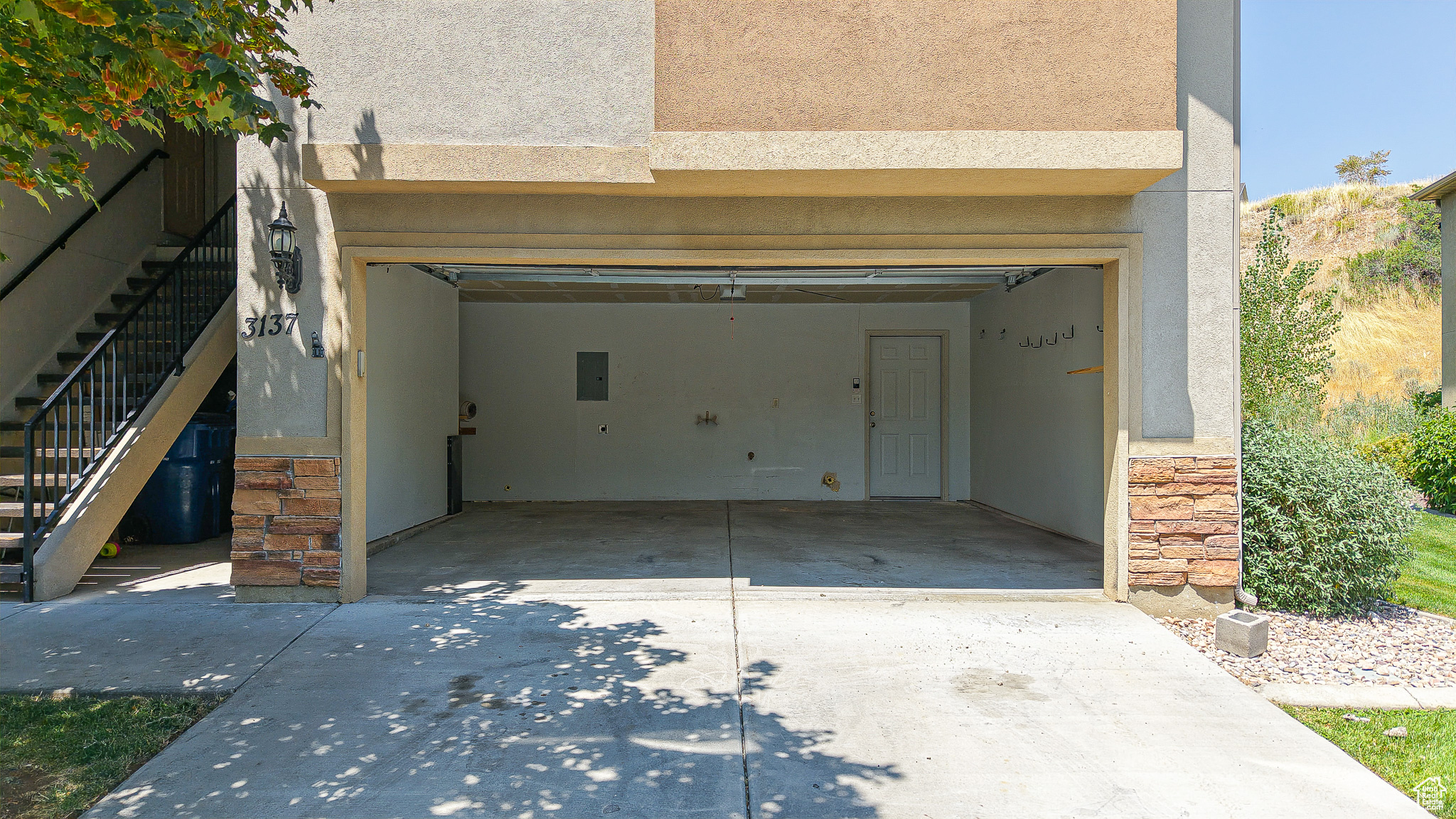 3137 E CANYON LOOP