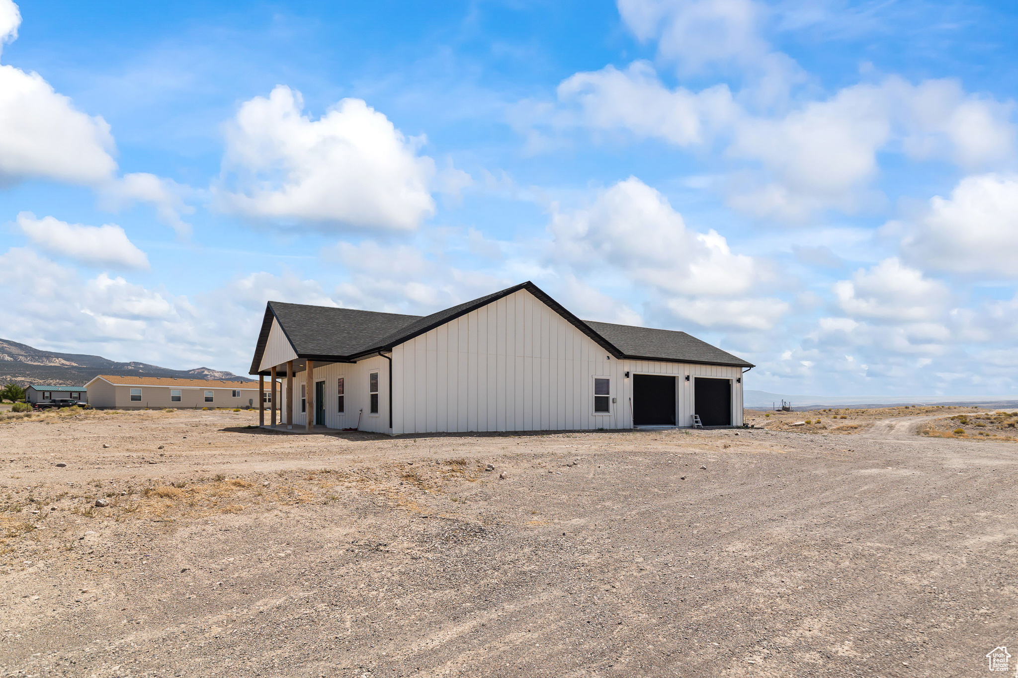1218 E HIGHLINE RD