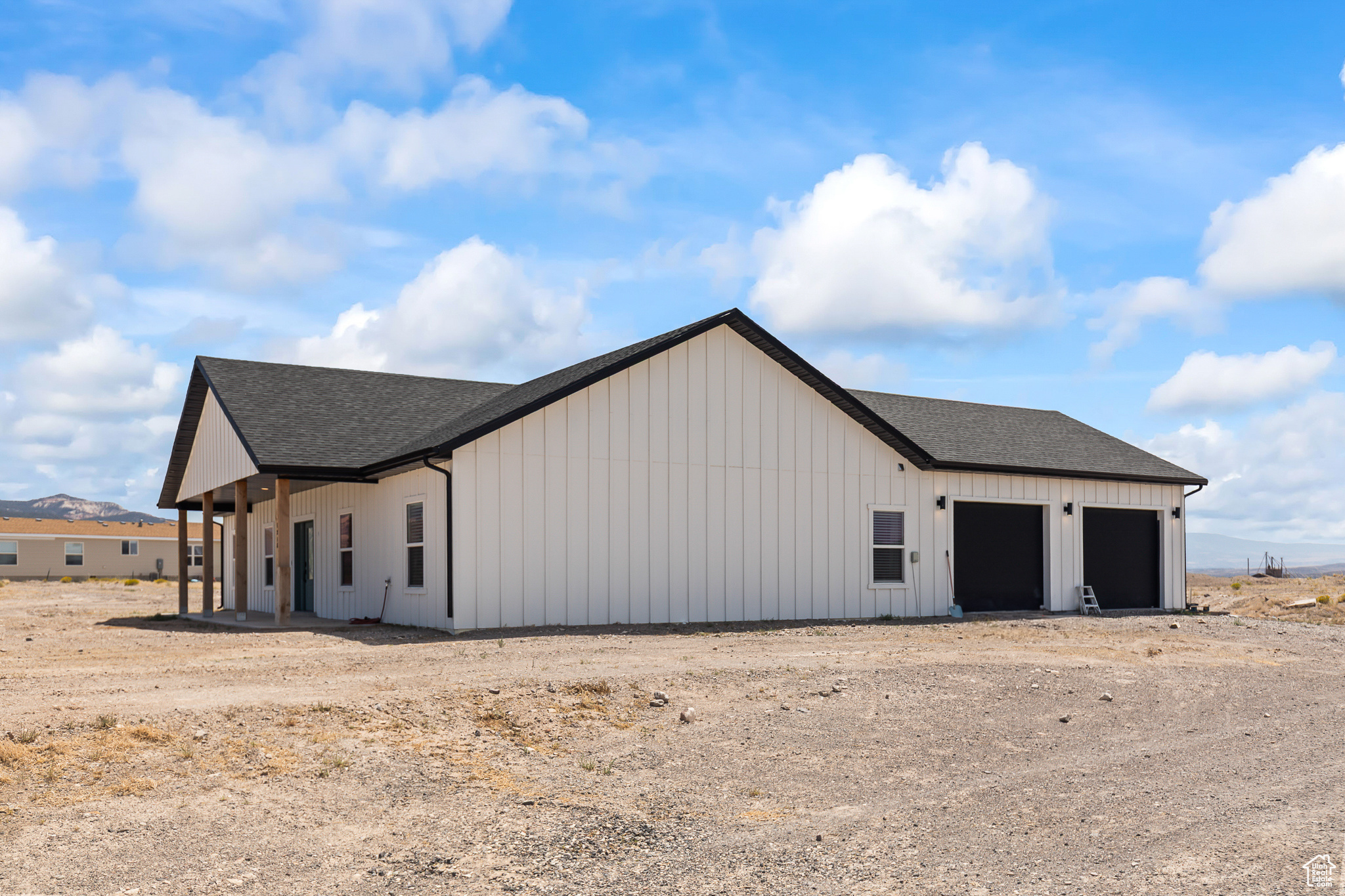 1218 E HIGHLINE RD