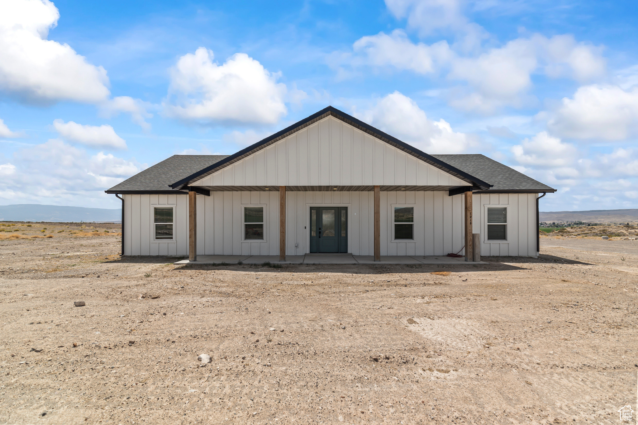 1218 E HIGHLINE RD