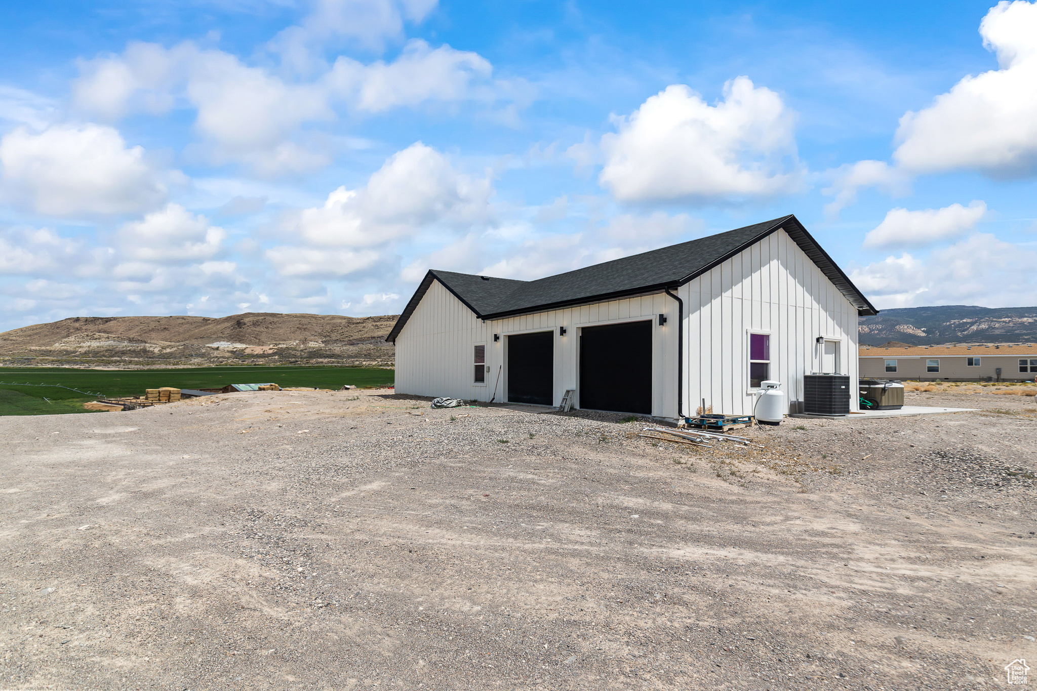 1218 E HIGHLINE RD