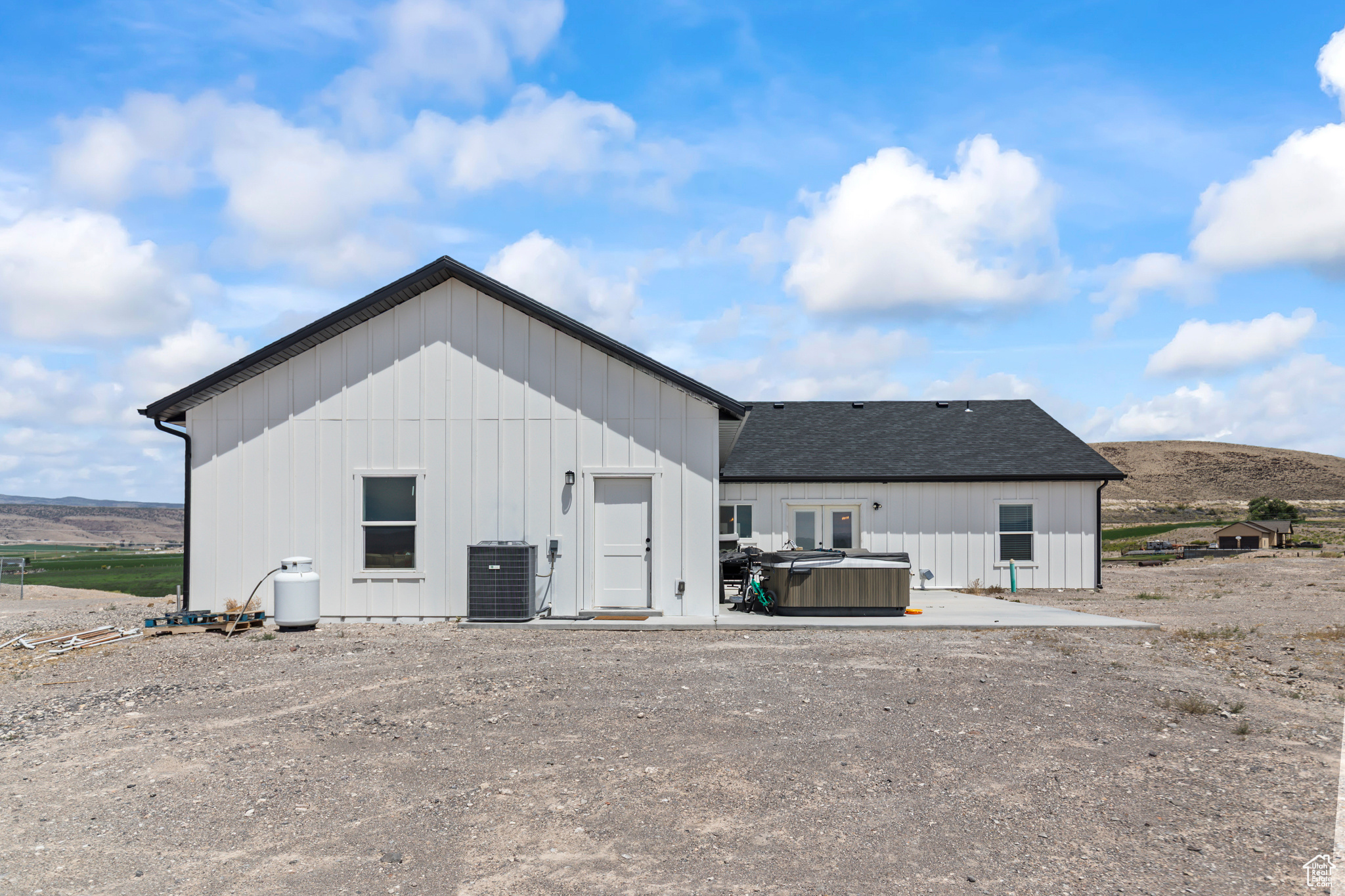 1218 E HIGHLINE RD