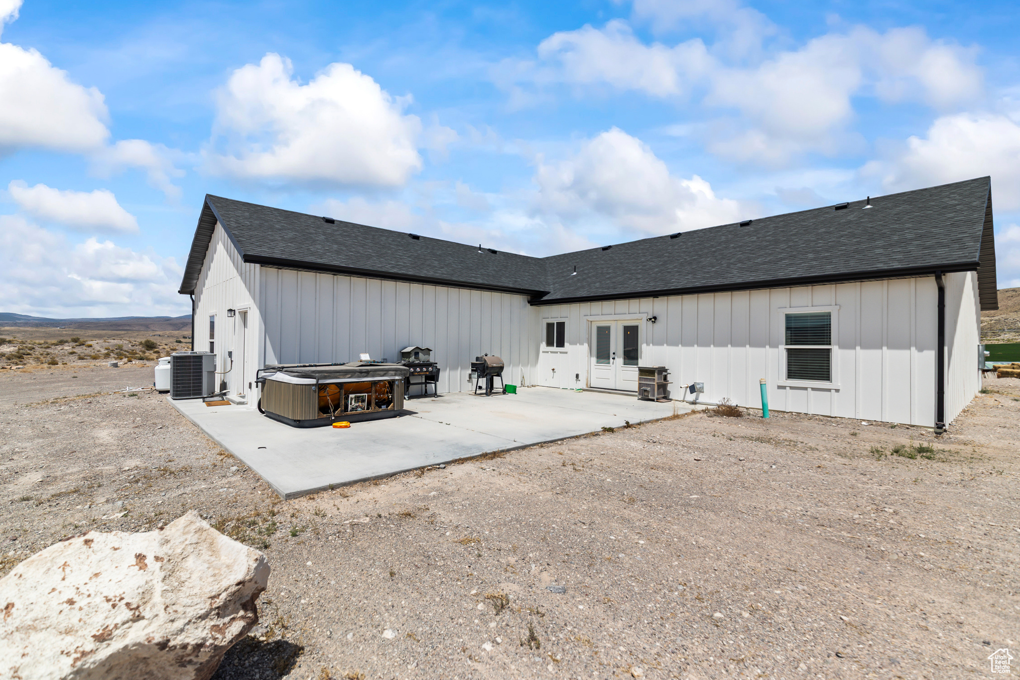 1218 E HIGHLINE RD