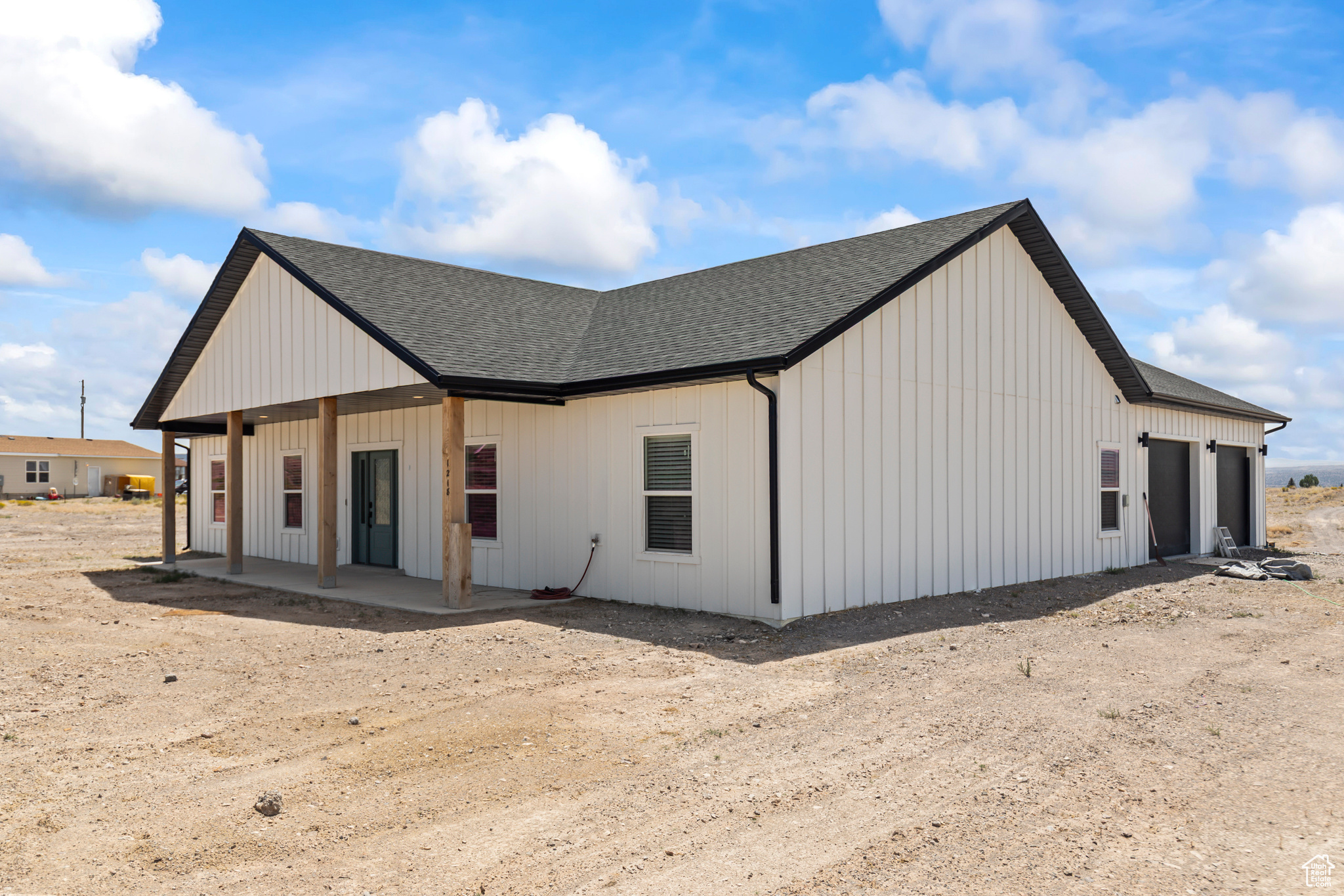 1218 E HIGHLINE RD