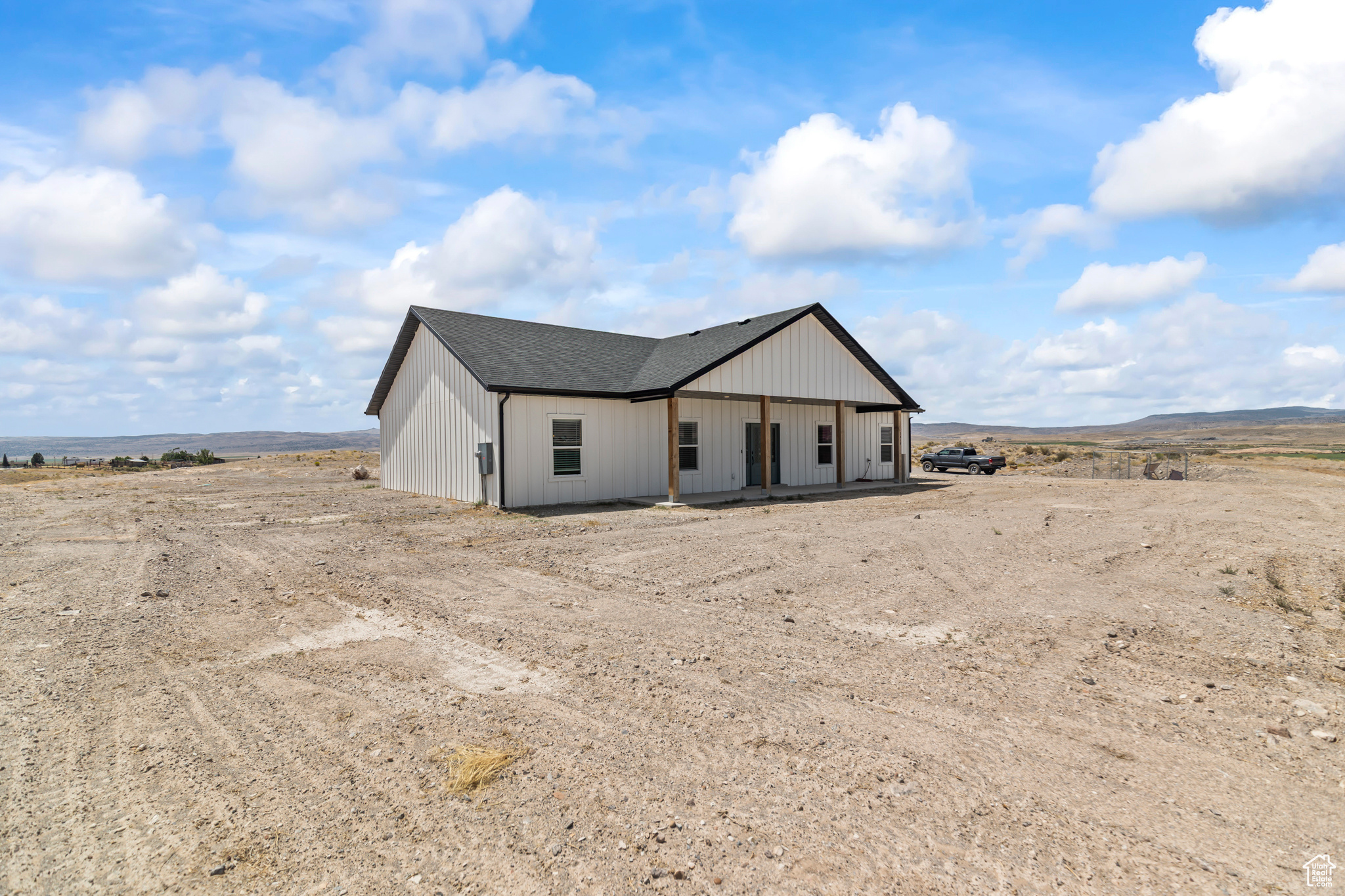 1218 E HIGHLINE RD