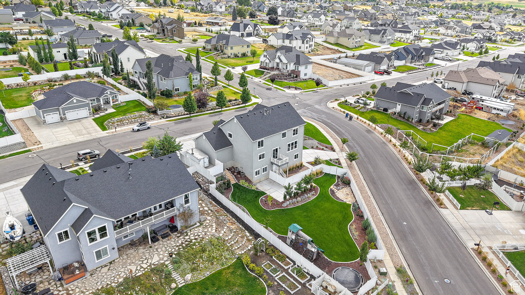 37 E MEADOW LARK LN