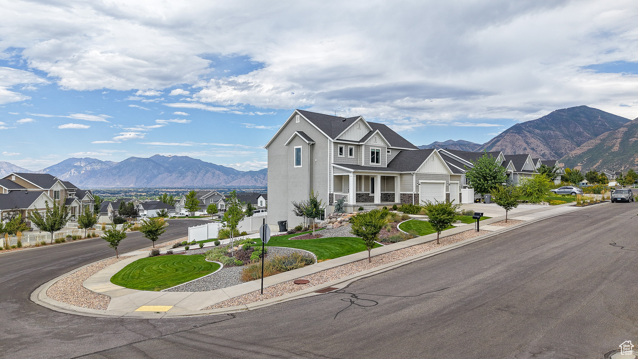 37 E MEADOW LARK LN