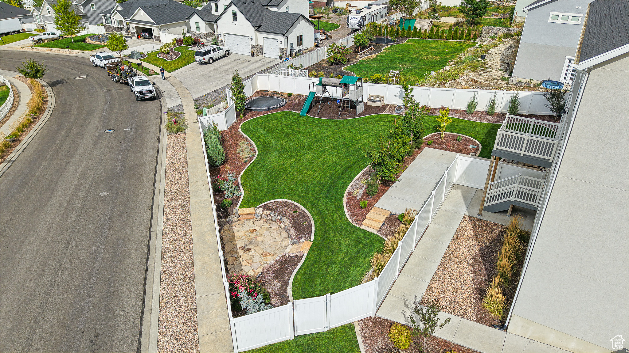 37 E MEADOW LARK LN