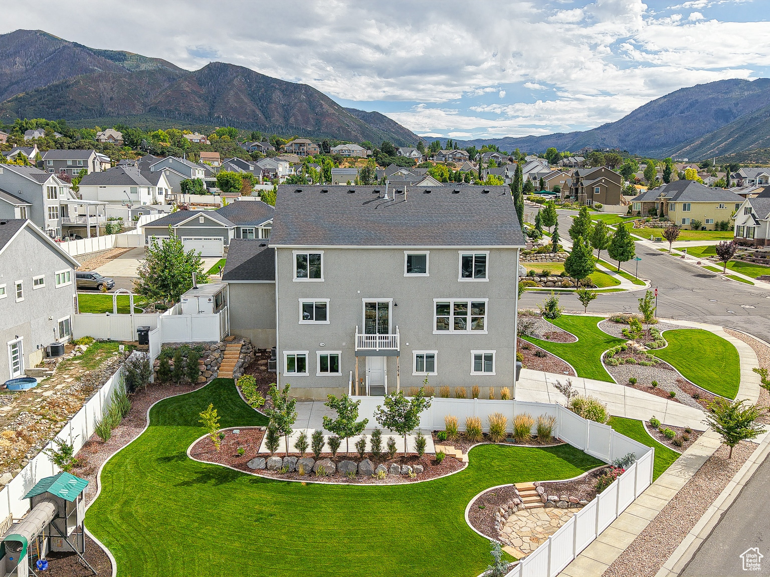 37 E MEADOW LARK LN