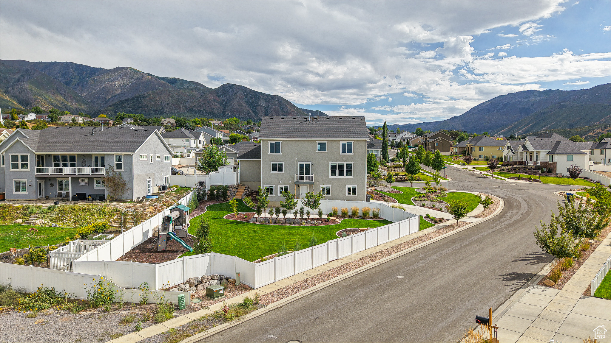 37 E MEADOW LARK LN