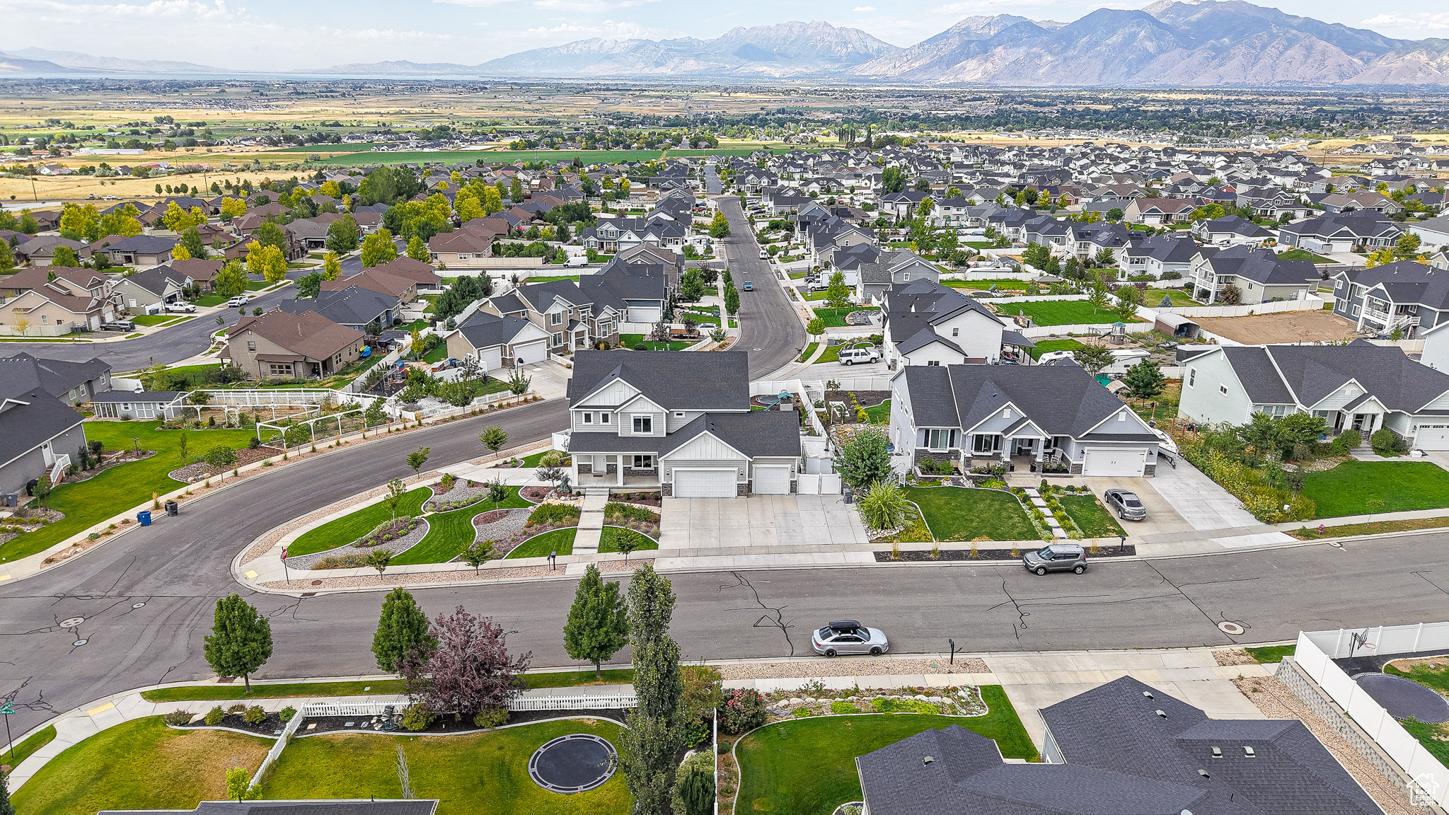 37 E MEADOW LARK LN