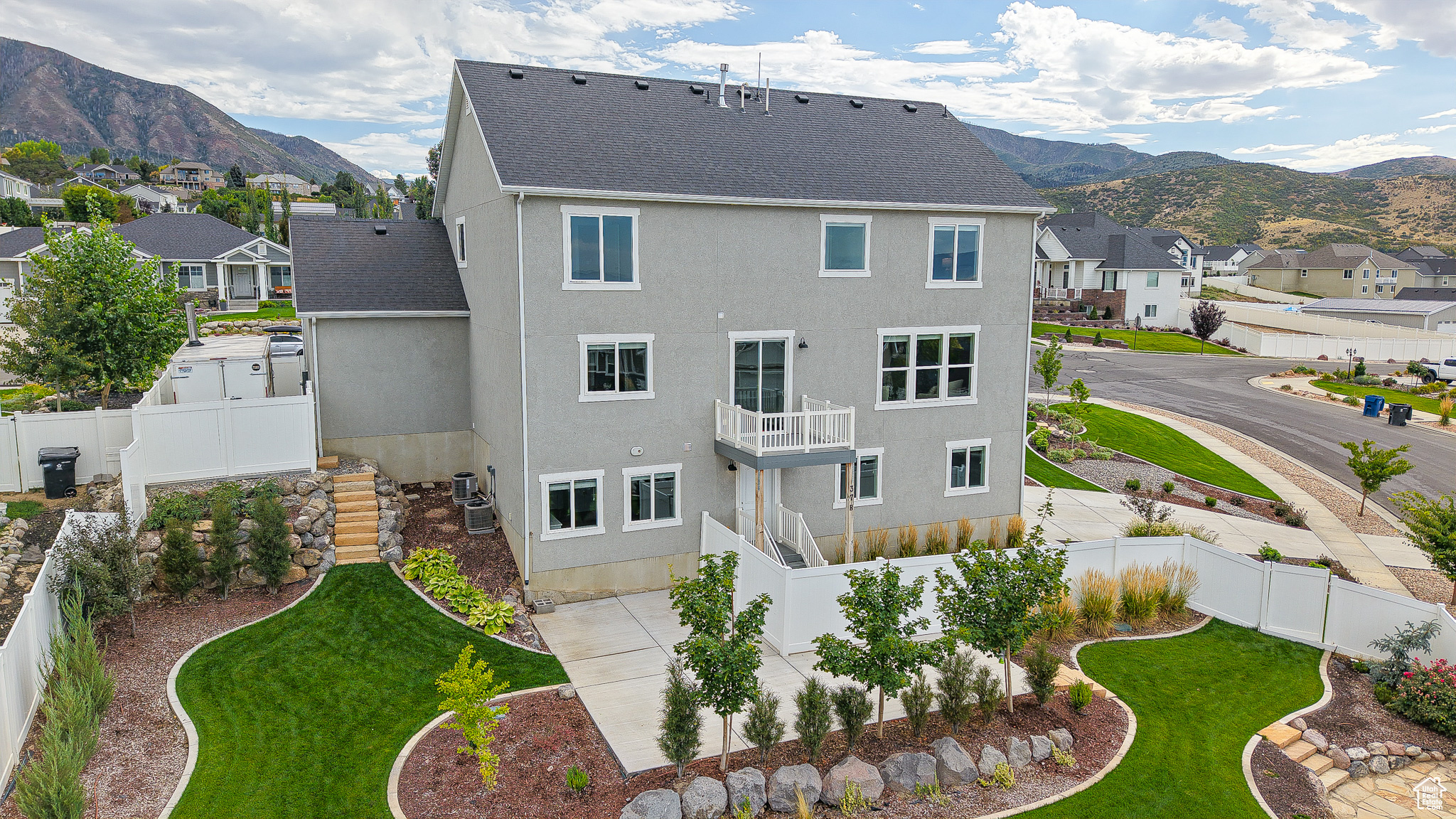 37 E MEADOW LARK LN