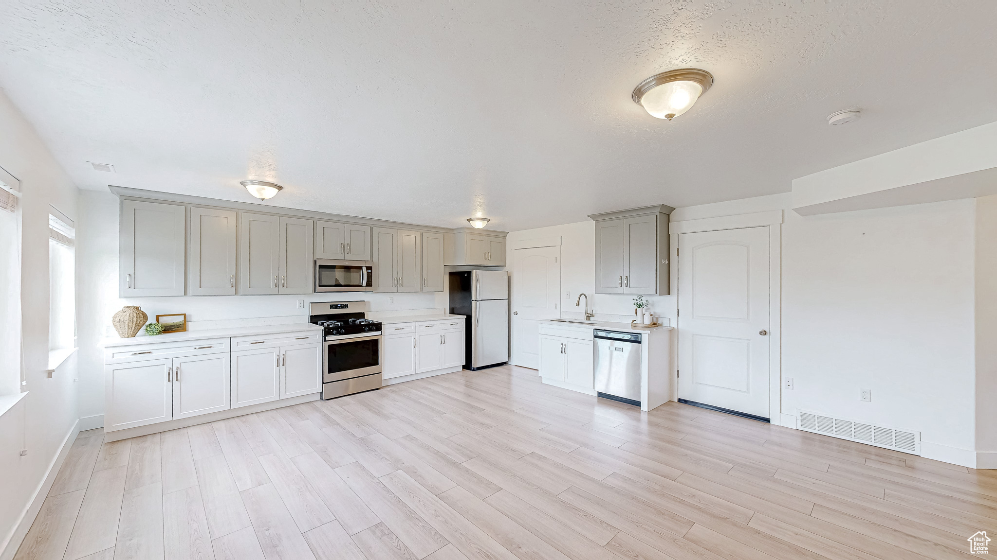 37 E MEADOW LARK LN