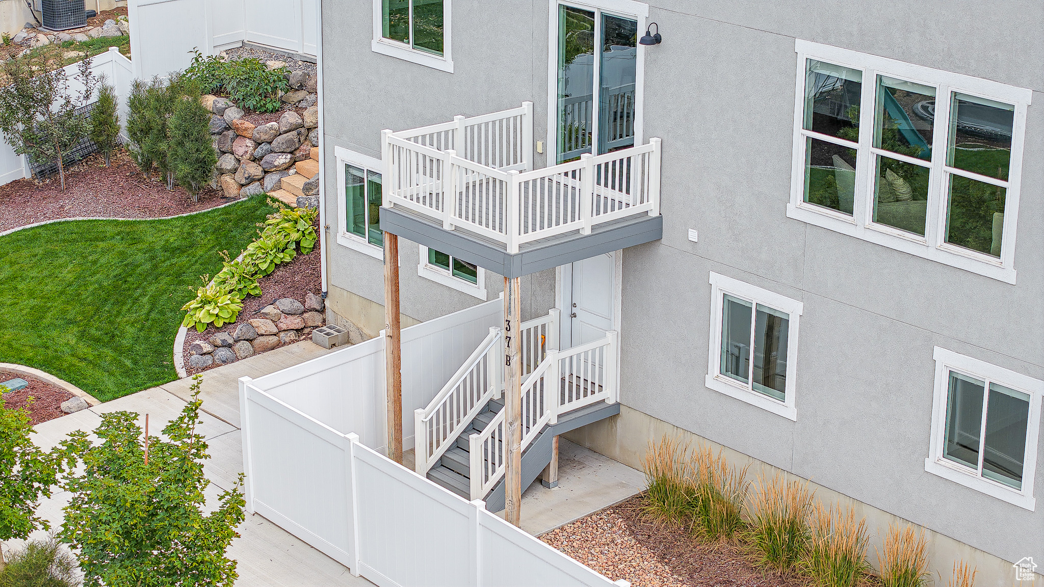 37 E MEADOW LARK LN
