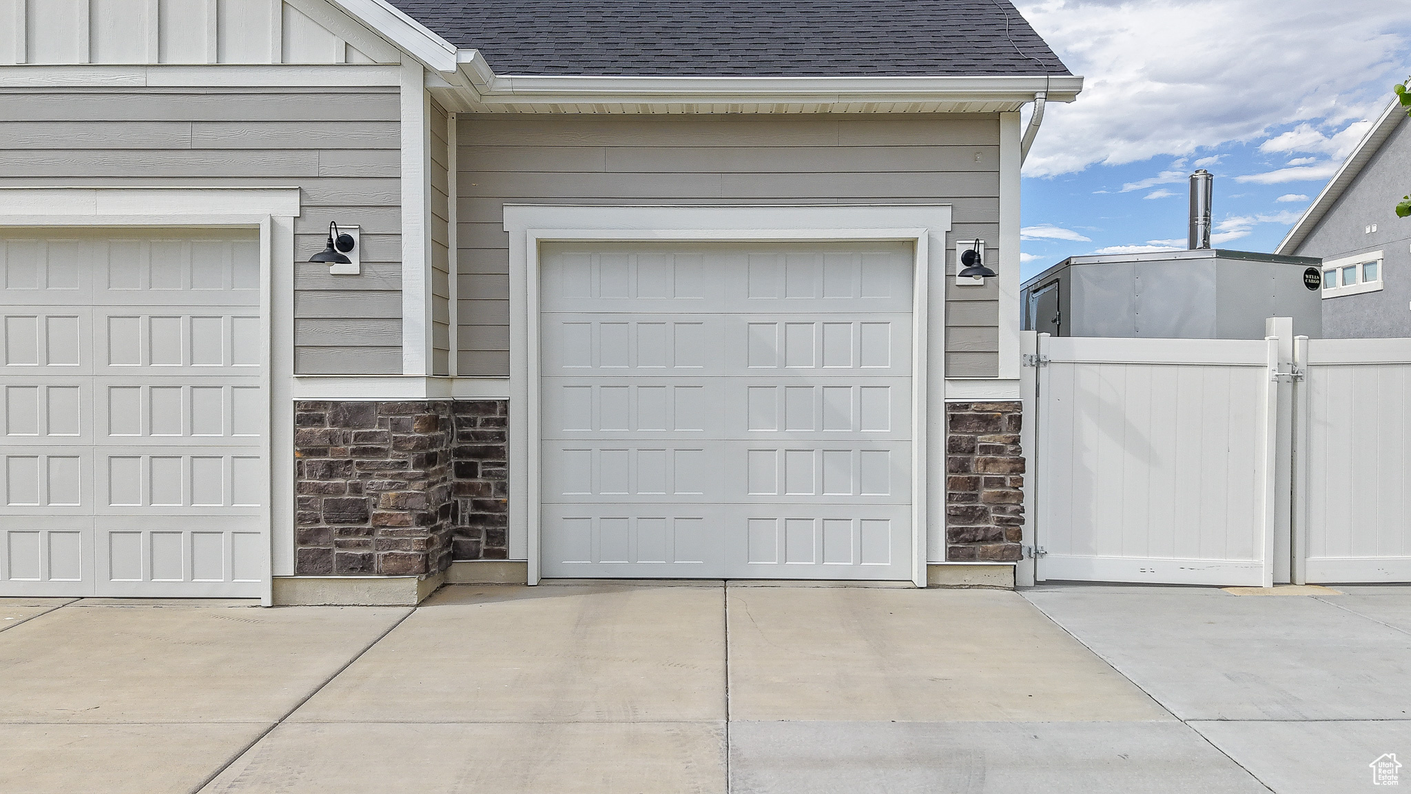 37 E MEADOW LARK LN