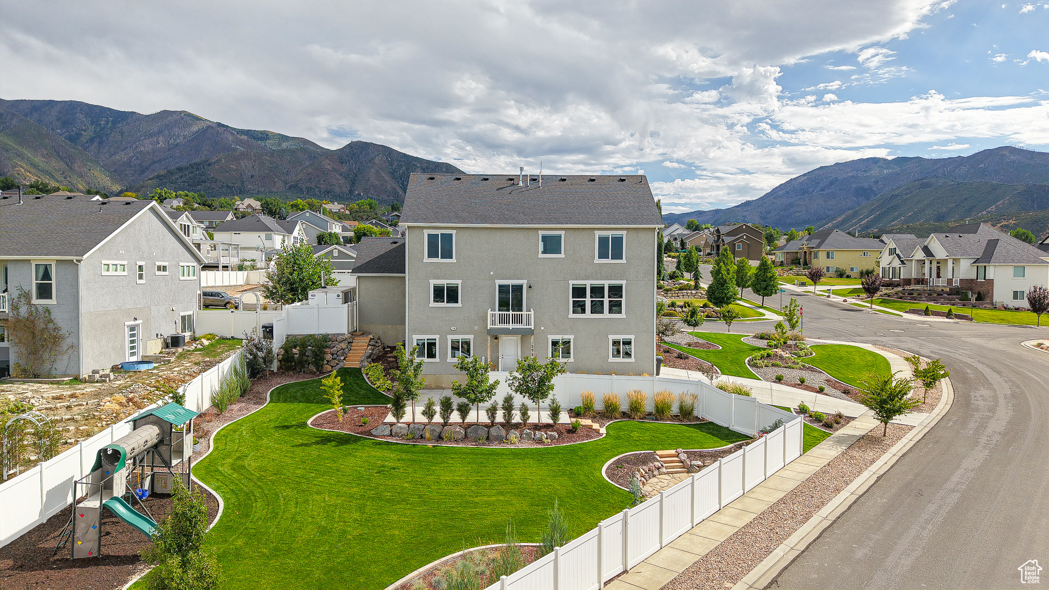 37 E MEADOW LARK LN