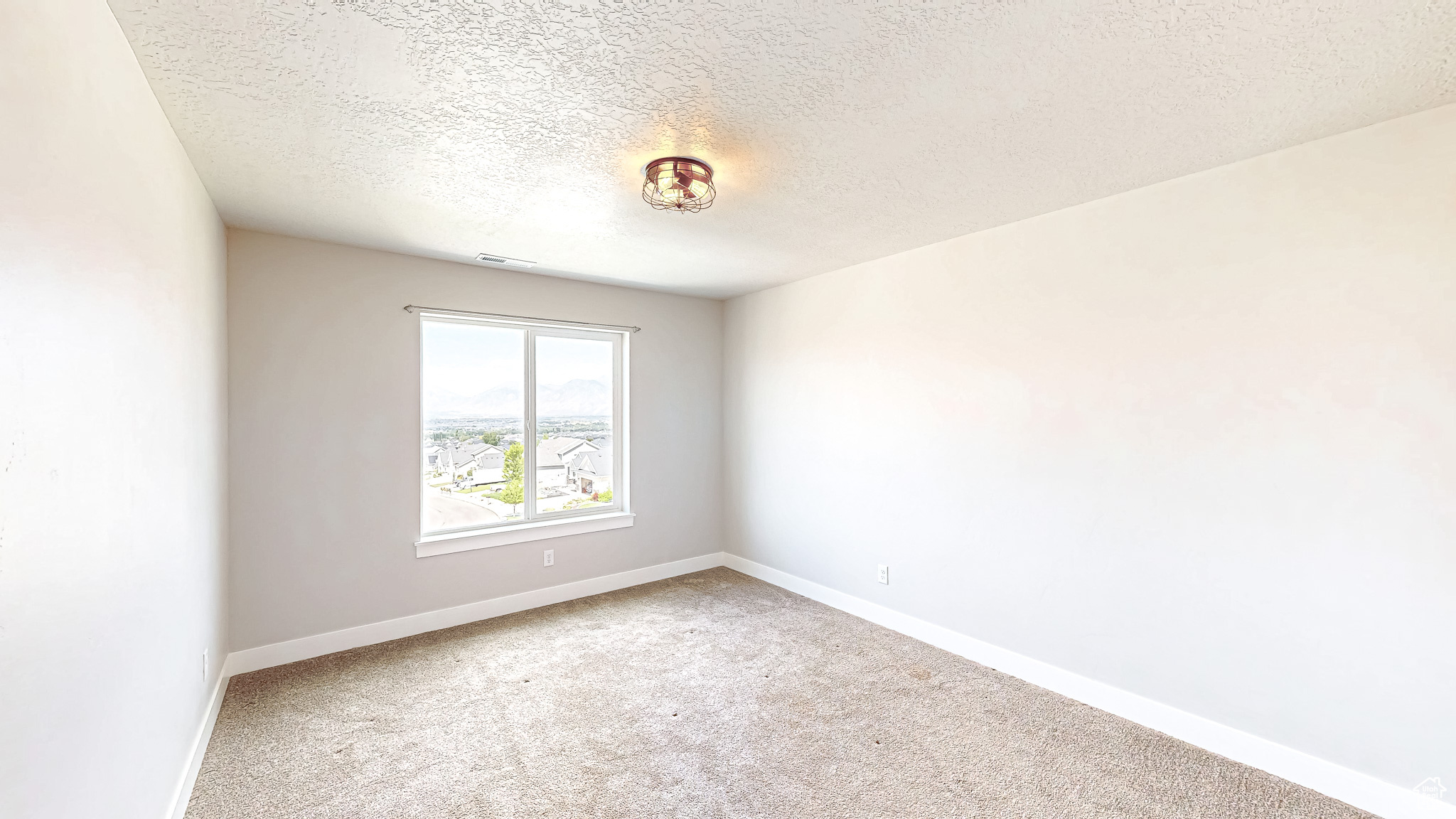 37 E MEADOW LARK LN