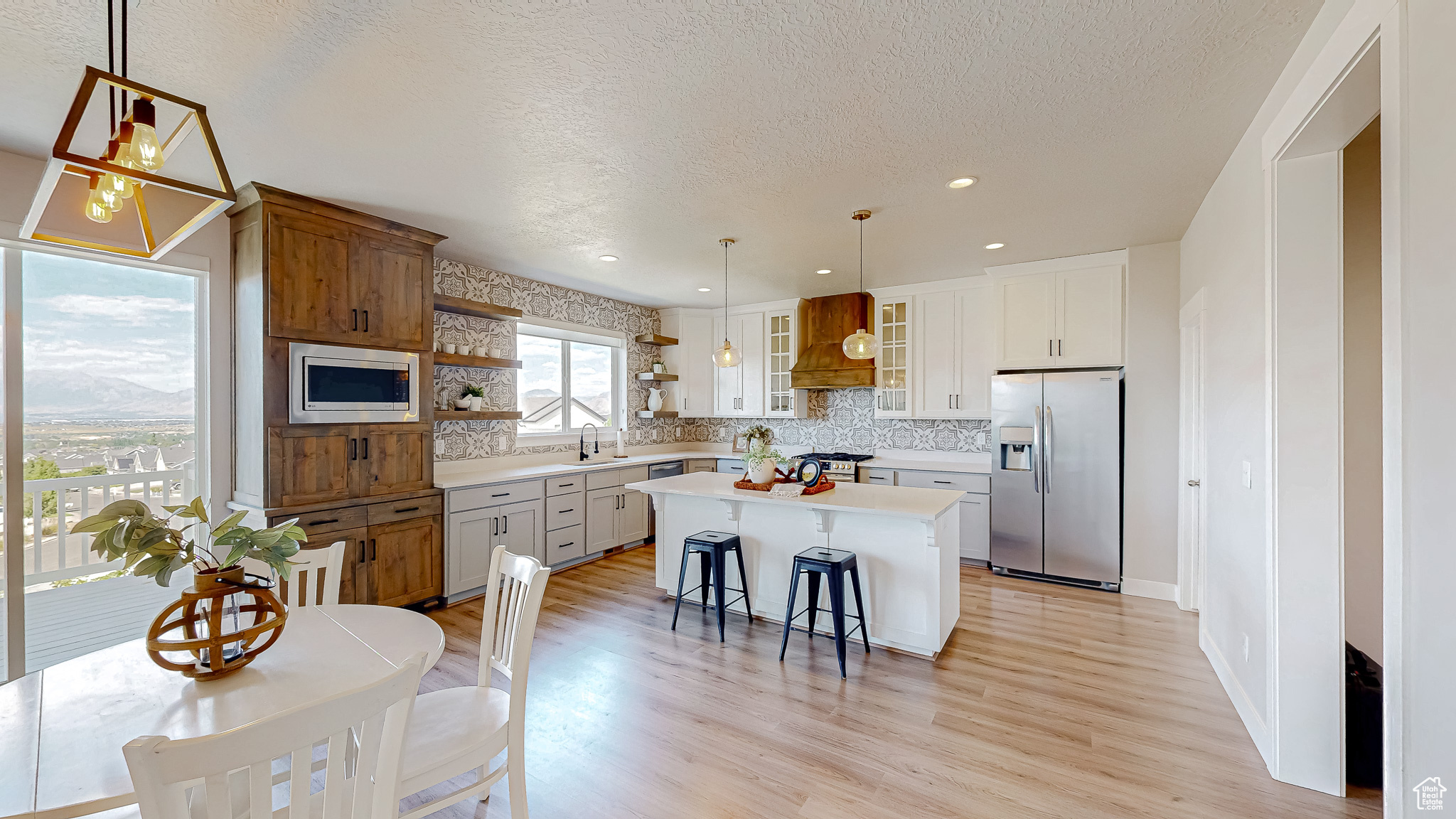 37 E MEADOW LARK LN