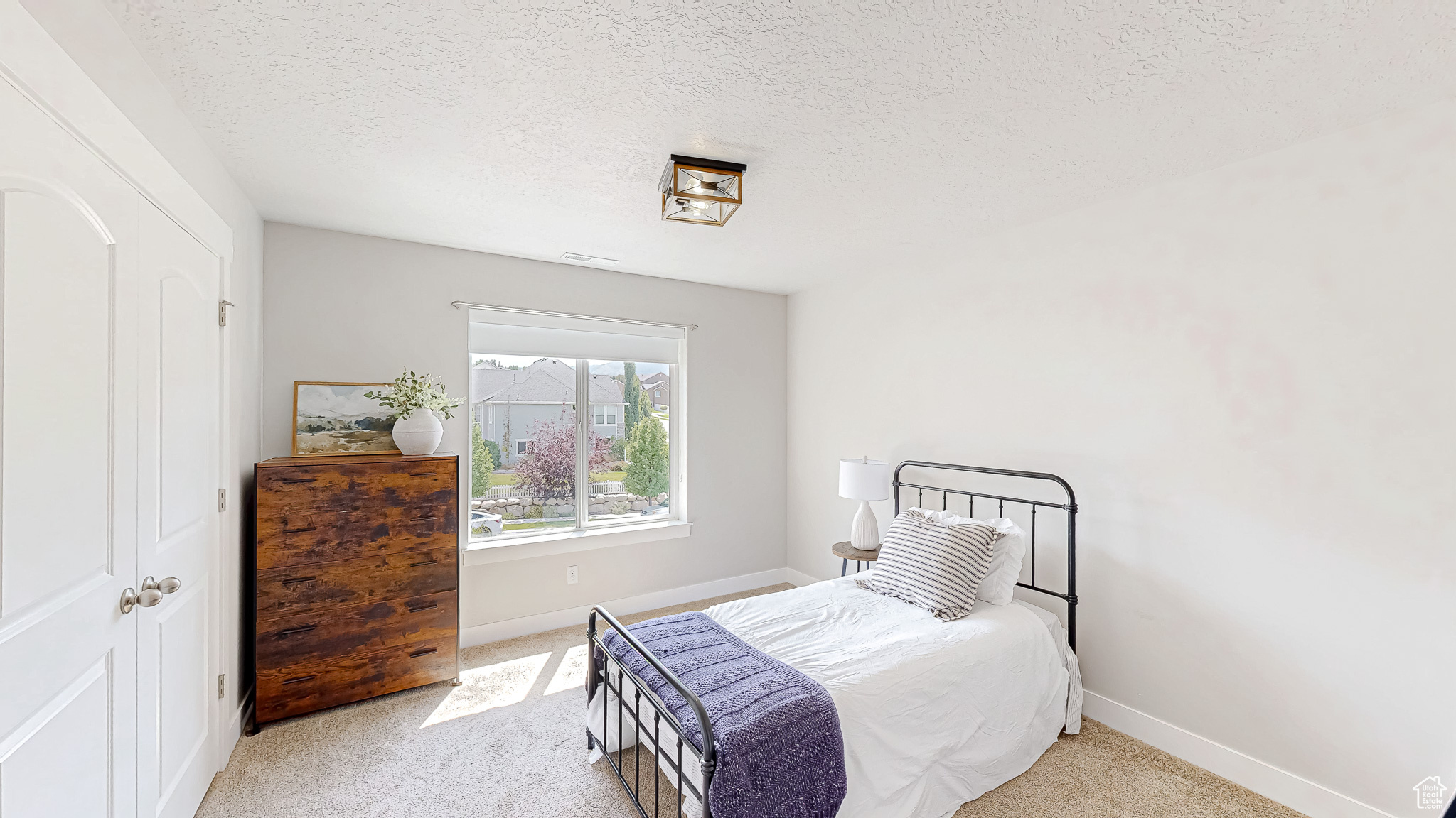 37 E MEADOW LARK LN