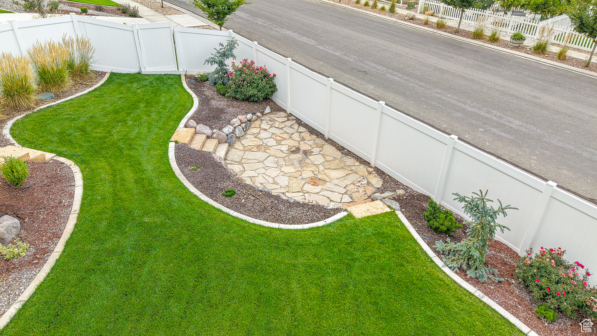 37 E MEADOW LARK LN
