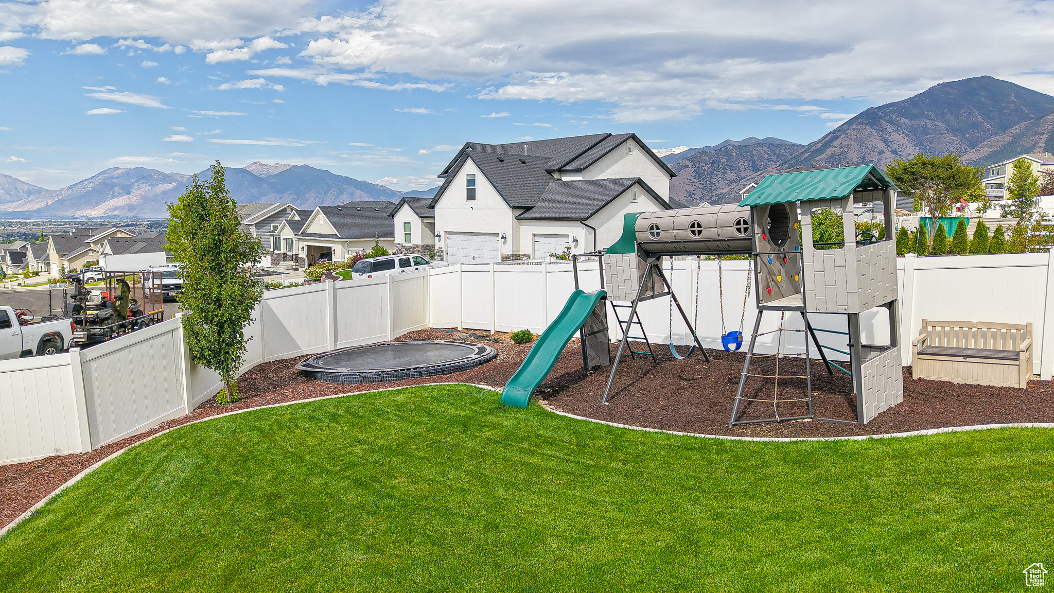 37 E MEADOW LARK LN