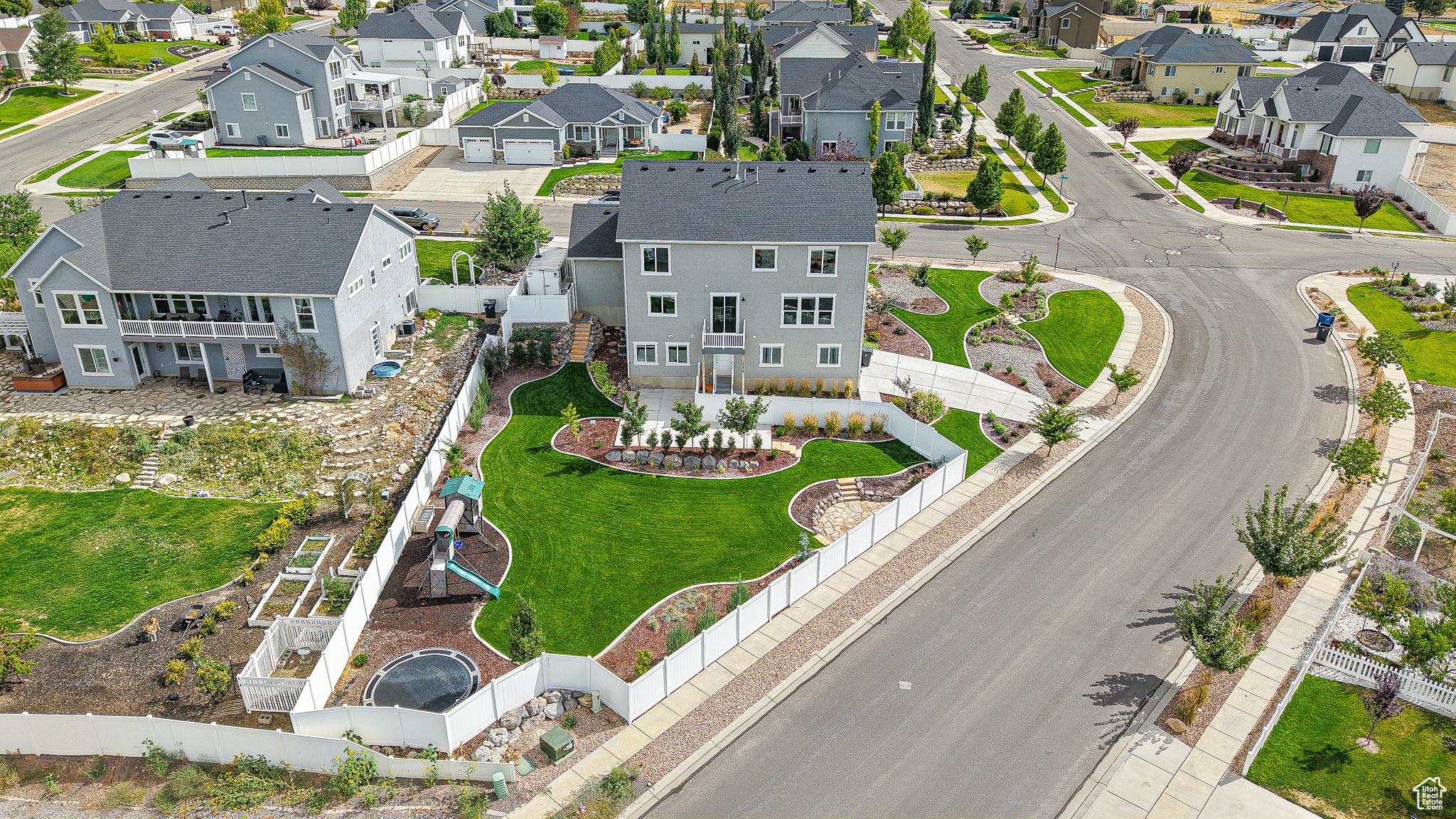 37 E MEADOW LARK LN
