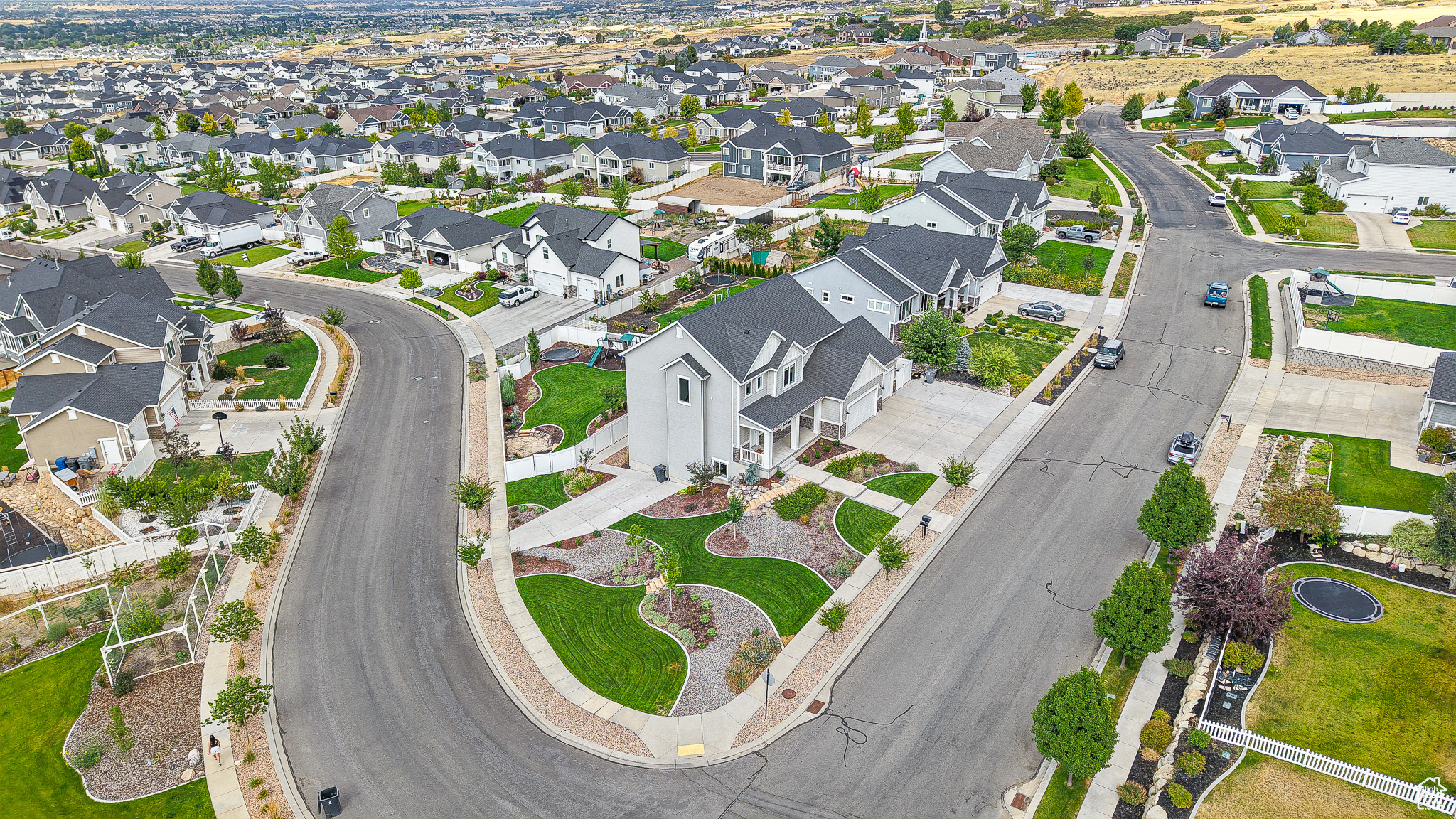37 E MEADOW LARK LN