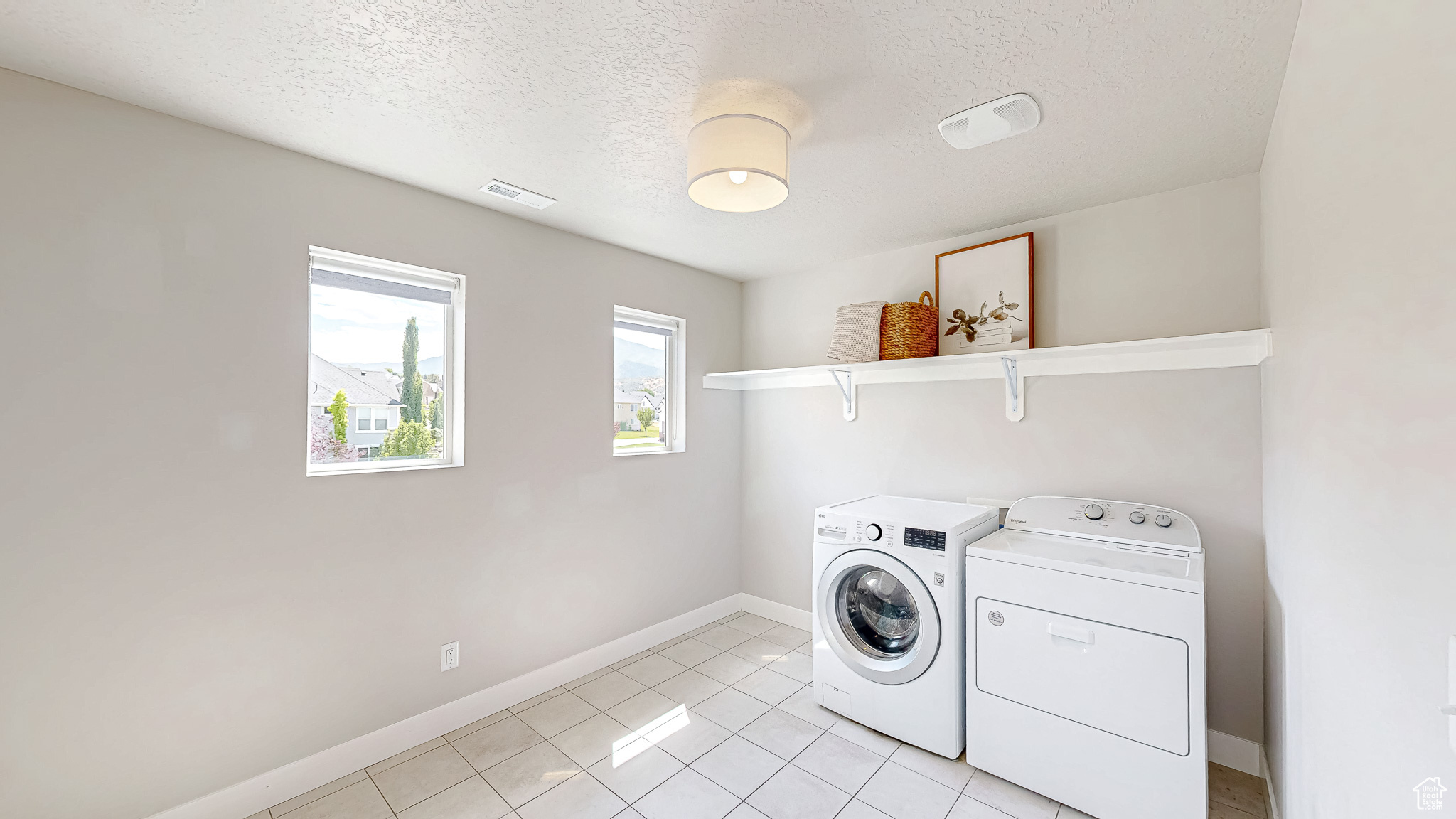 37 E MEADOW LARK LN