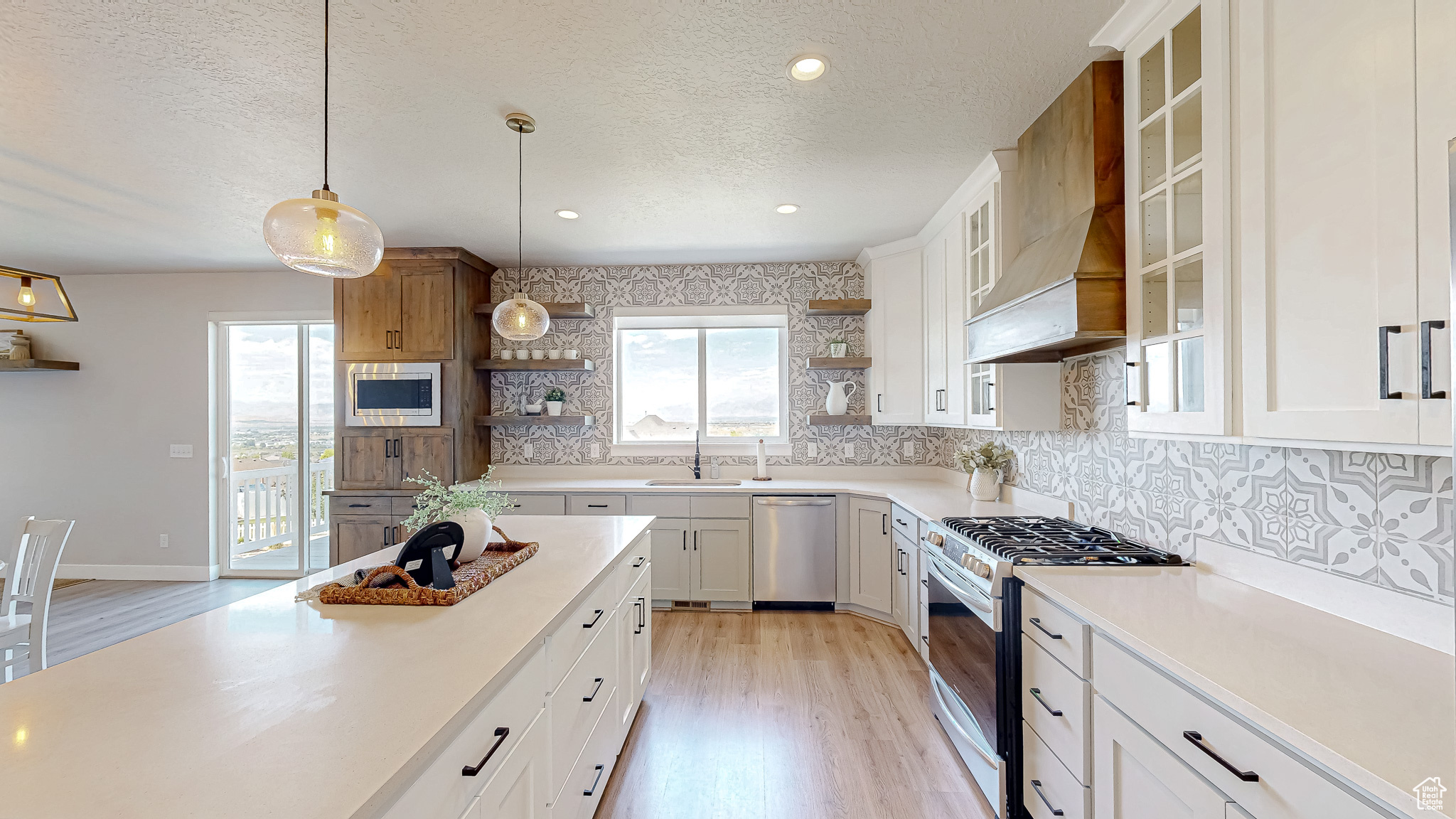 37 E MEADOW LARK LN