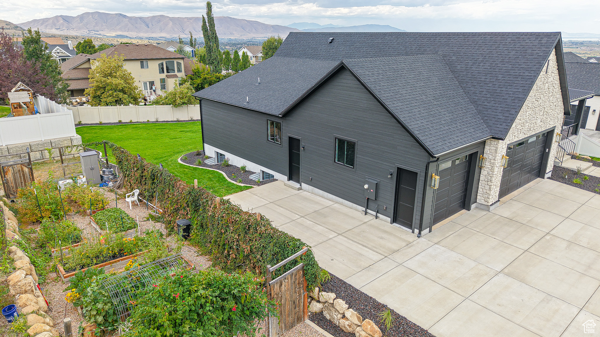 853 N SAGE LN