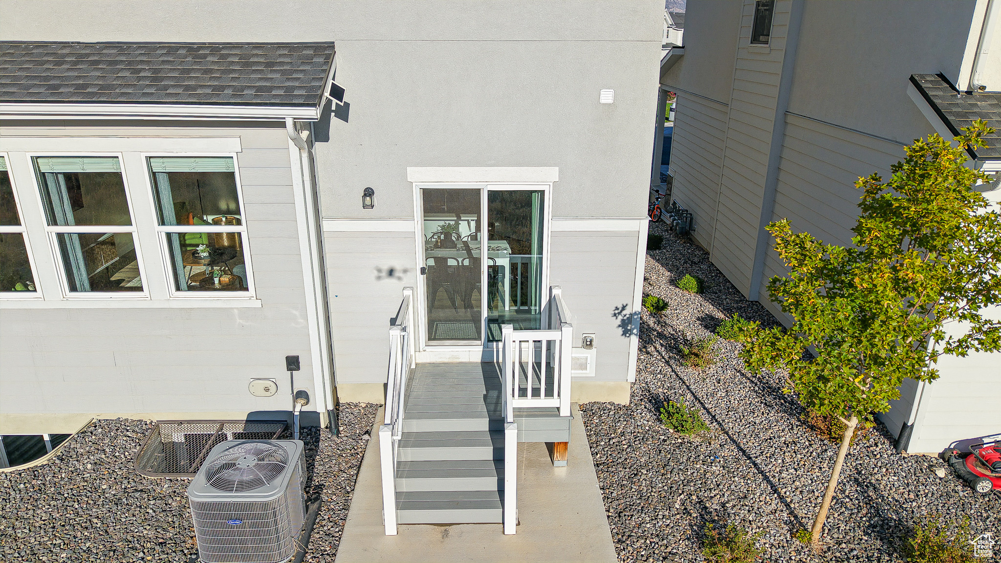 855 N HILLTOP DR