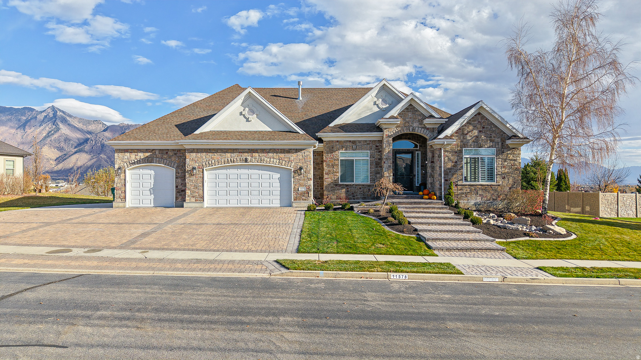 11578 N BROADLEAF HOLLOW LN