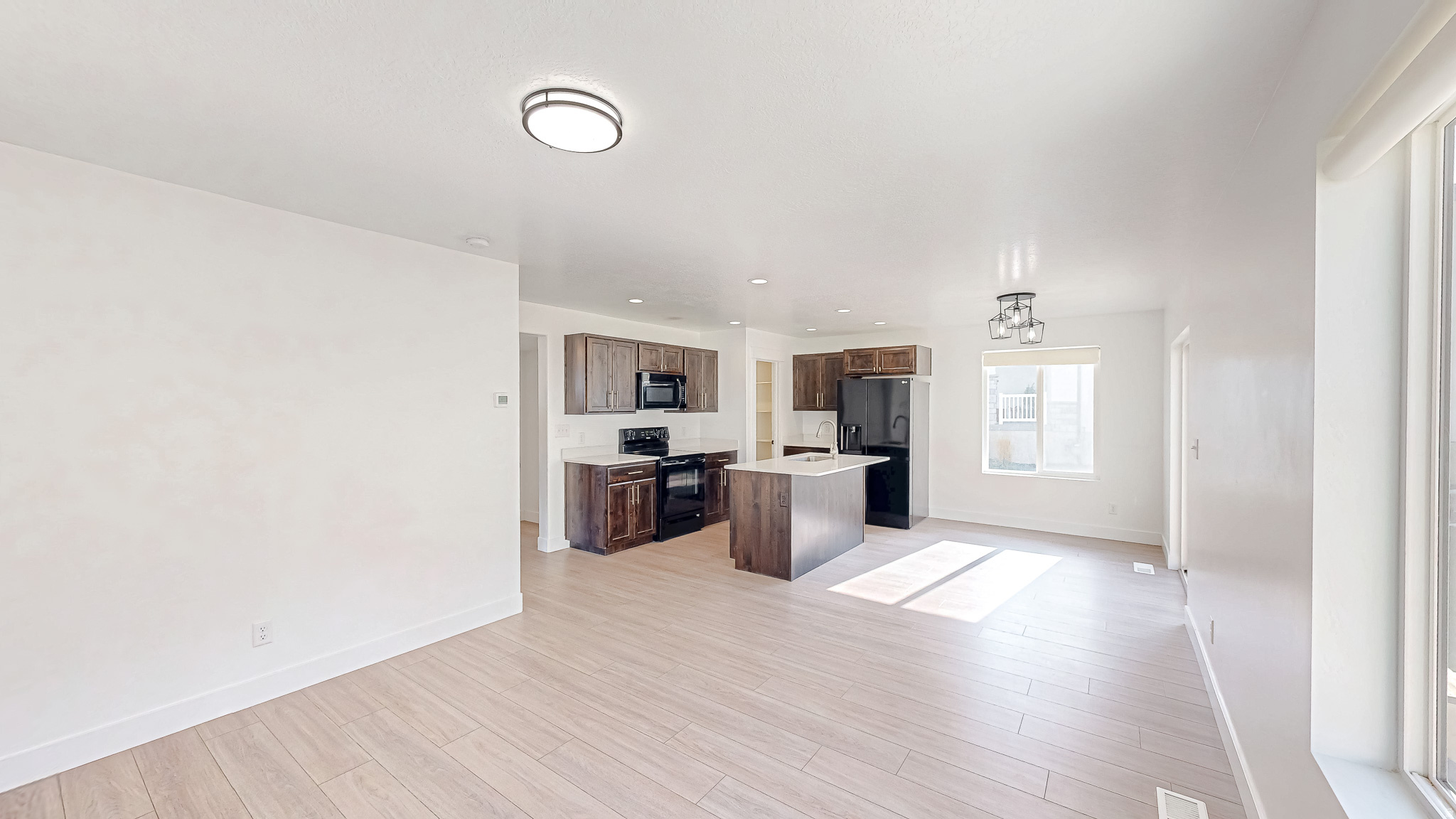 1816 S FREESTONE BLVD