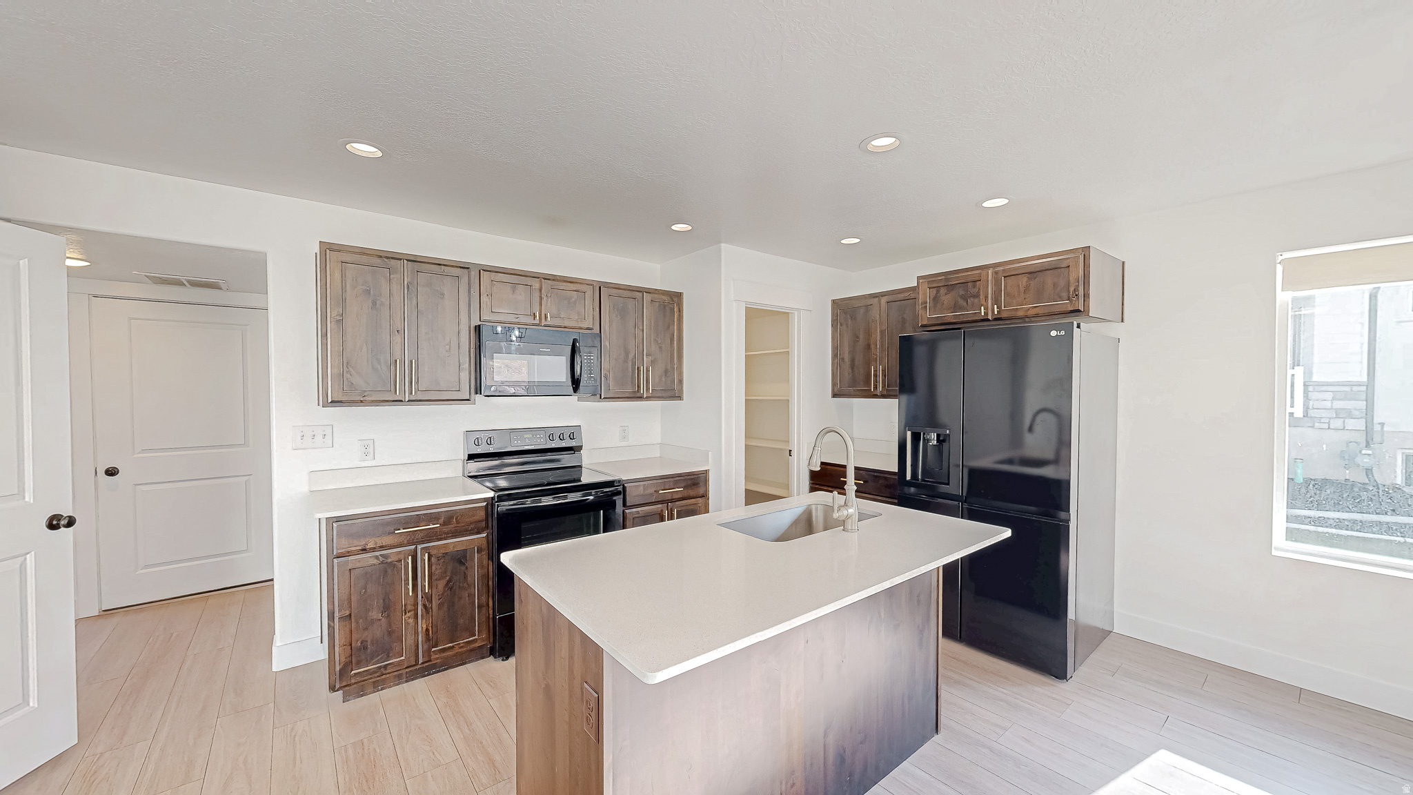 1816 S FREESTONE BLVD