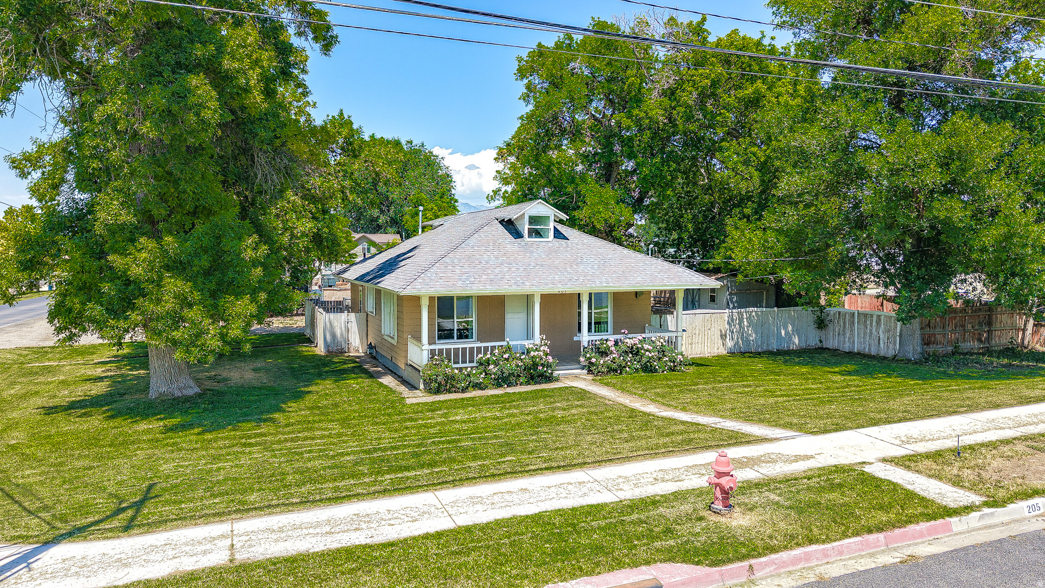205 E CENTER ST