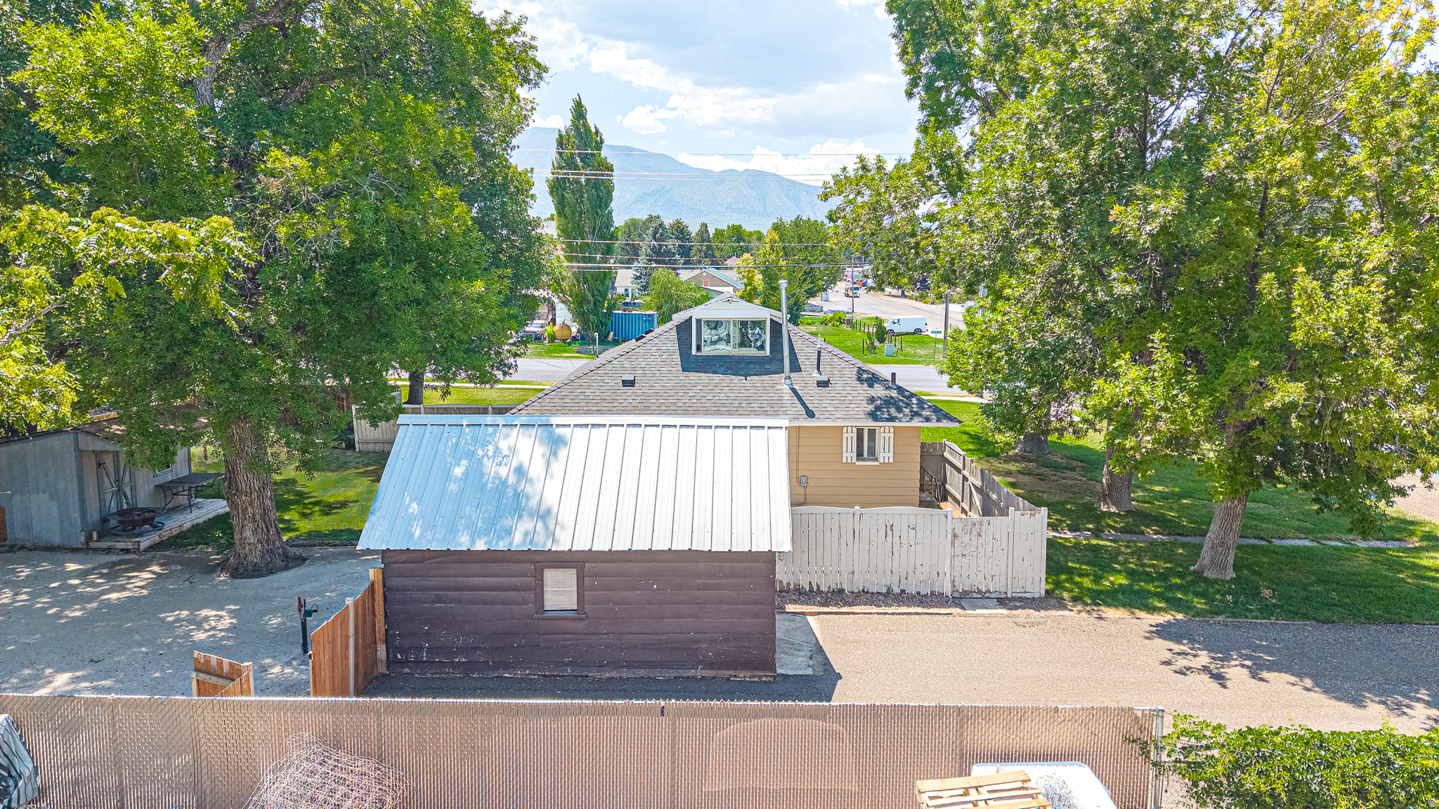 205 E CENTER ST