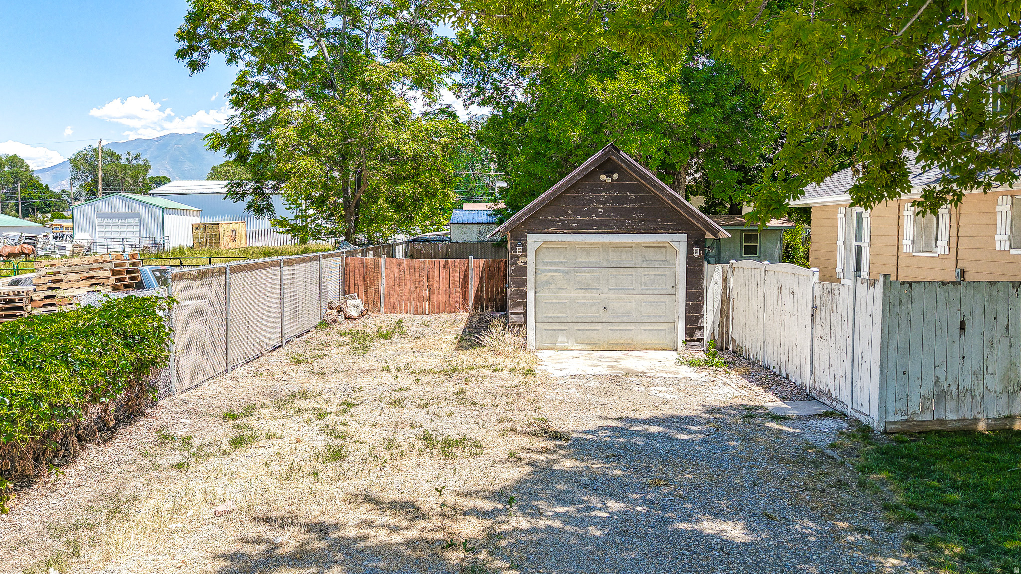 205 E CENTER ST