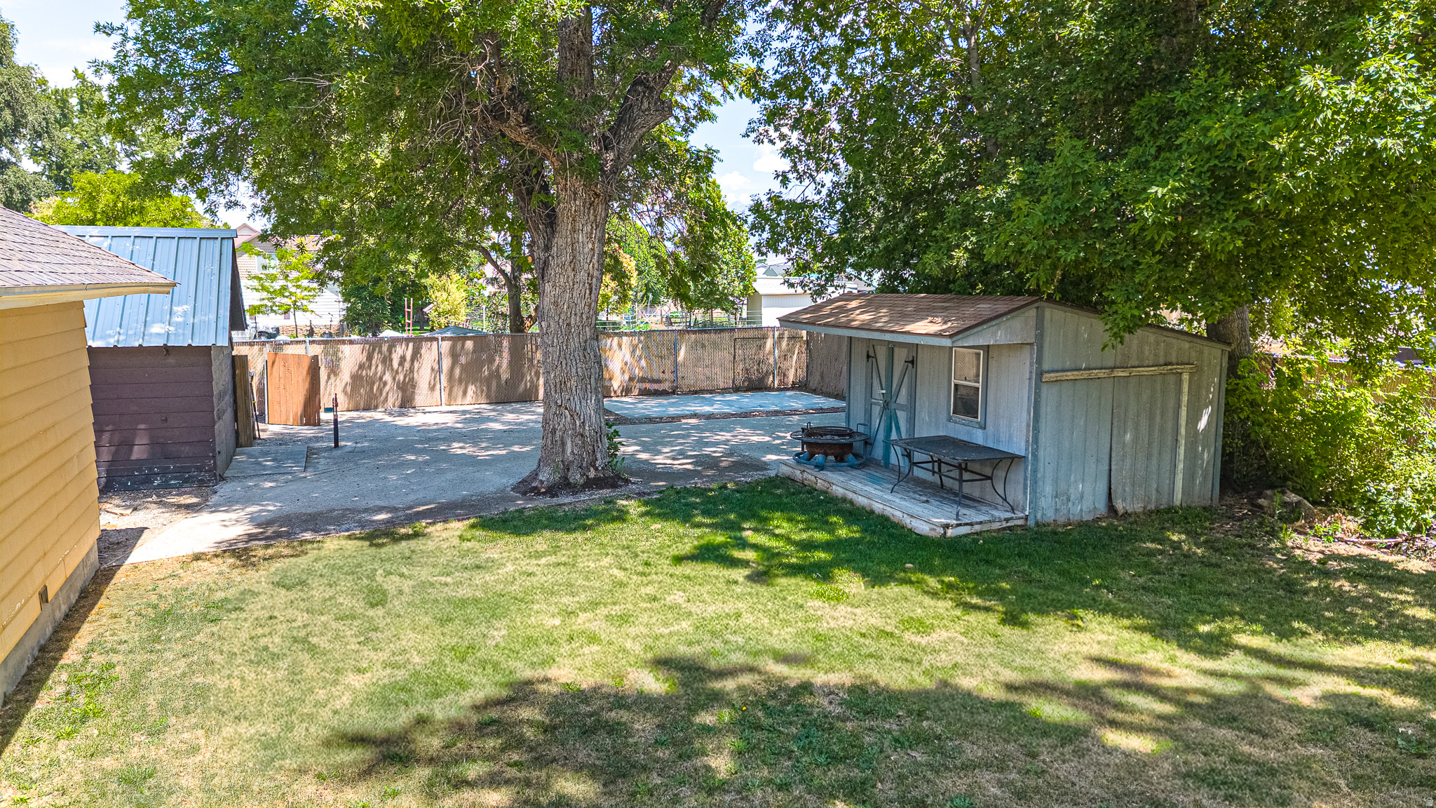 205 E CENTER ST