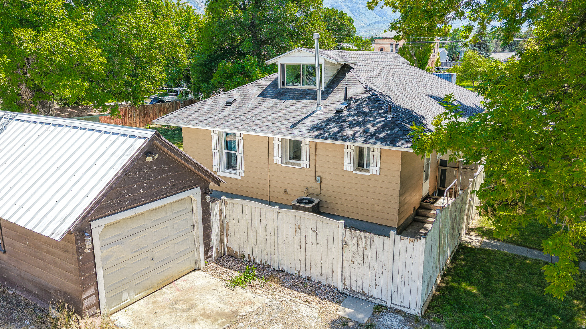 205 E CENTER ST