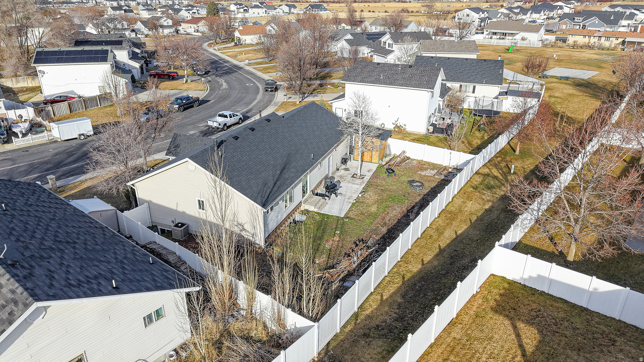 1216 E LOAFER VIEW DR