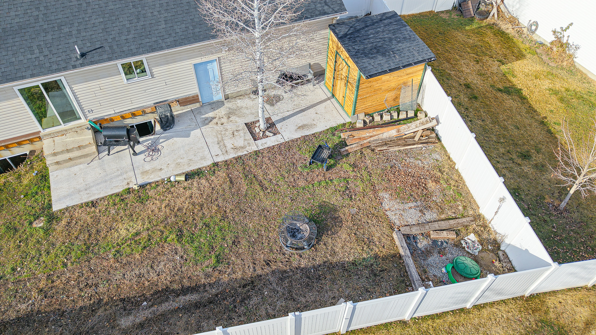 1216 E LOAFER VIEW DR